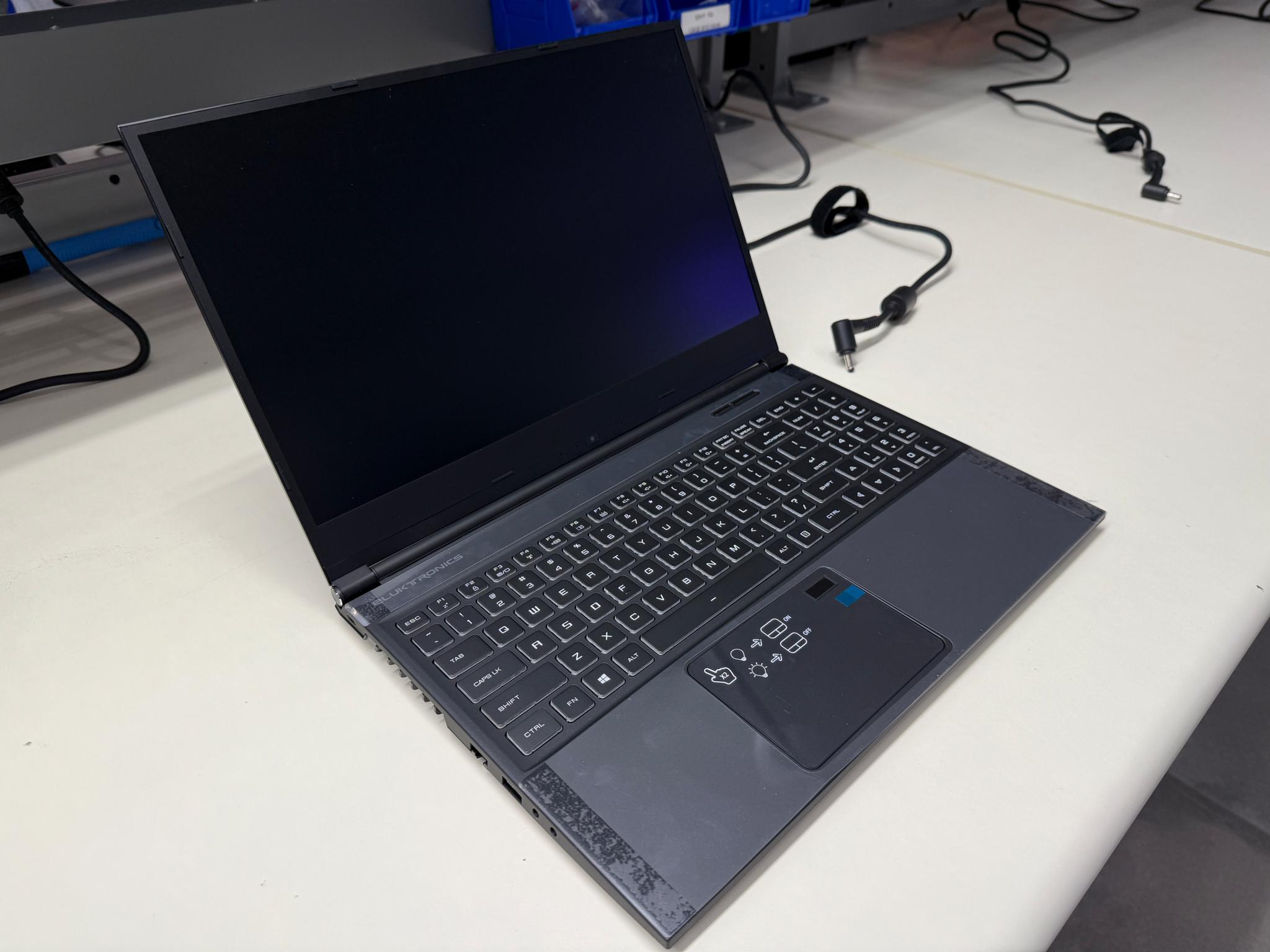 Eluktronics MB-15, i7-8750H, GTX 1050Ti, 16GB RAM, 144HZ