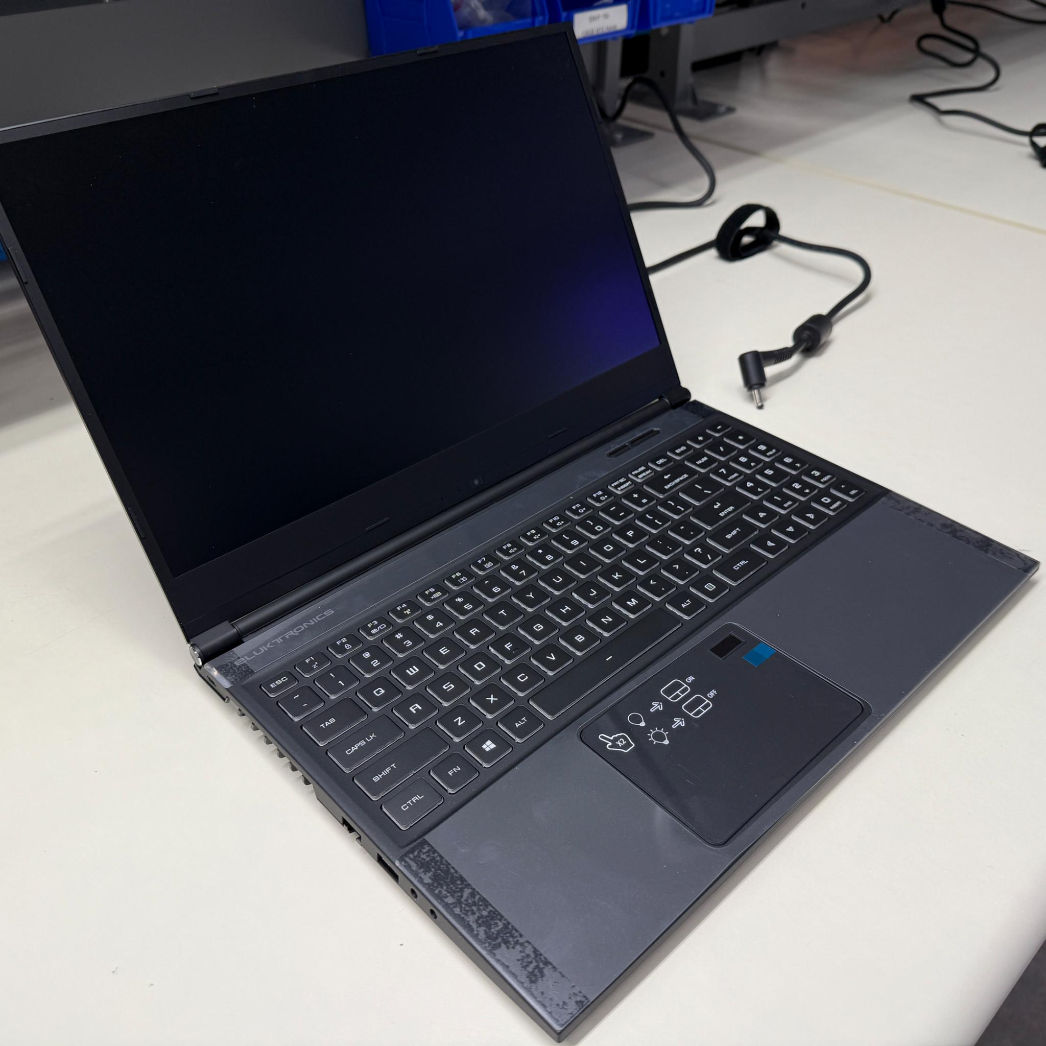 Eluktronics MB-15, i7-8750H, GTX 1050Ti, 16GB RAM, 144HZ
