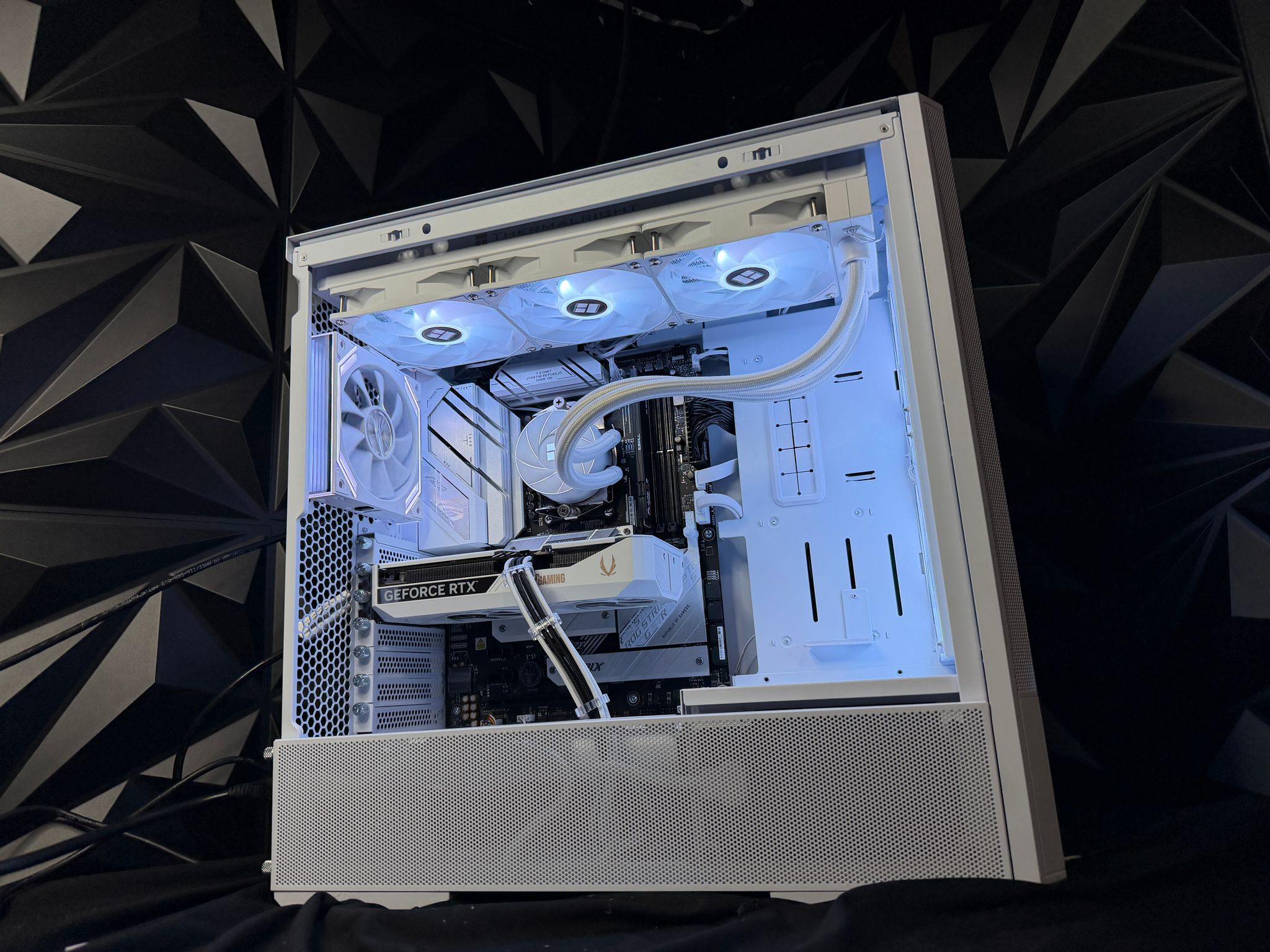 ⚪🩶 TITANIUM WHITE 🩶⚪  Ryzen 5 7600X|RTX 5060 Ti| 1.5 TB NVMe| 16 GB DDR5| 650W Gold PSU
