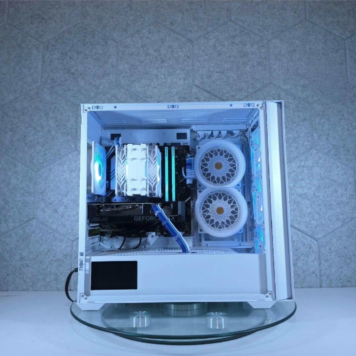ASUS RTX 4070 💙 Core i7 14700F