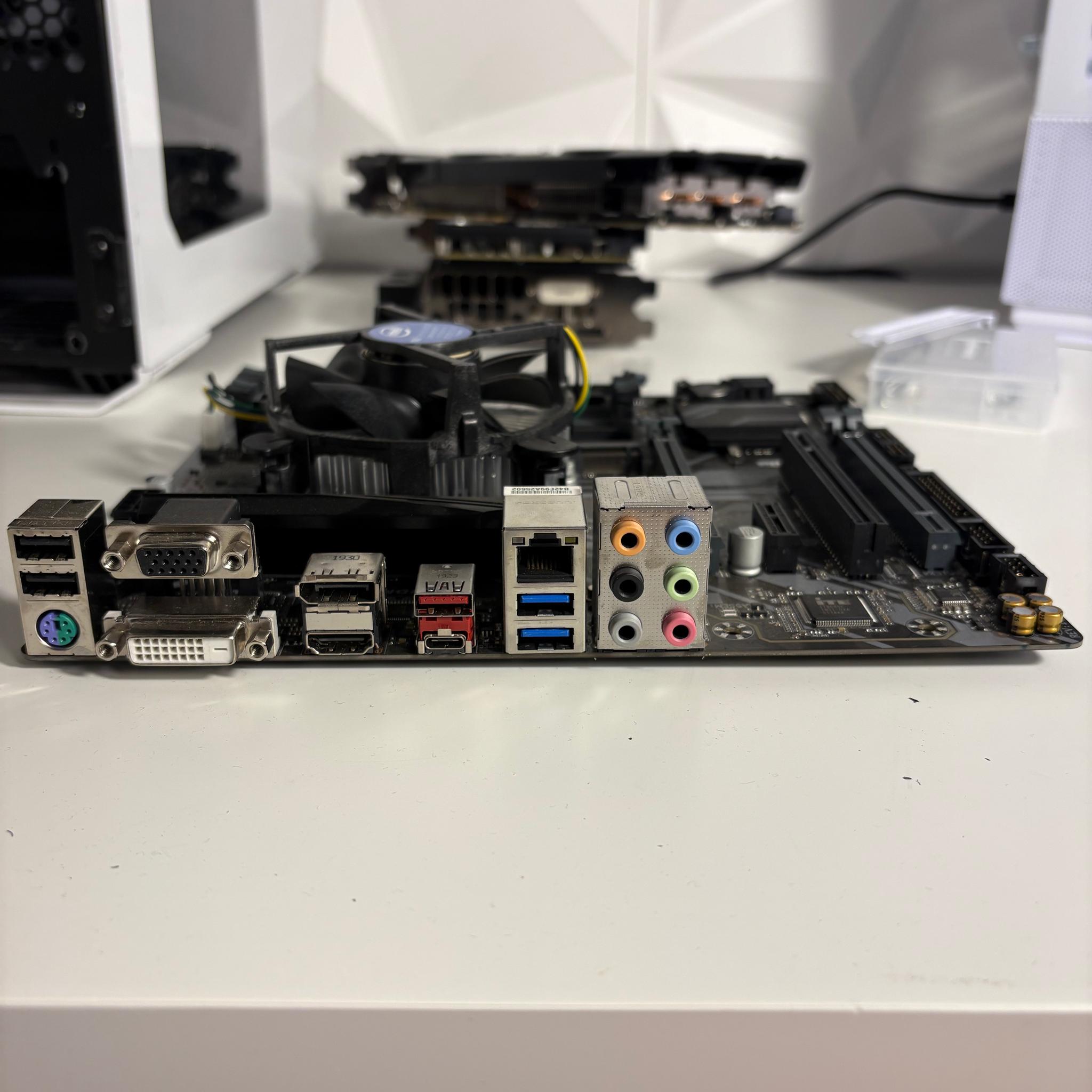 Motherboard Combo - i5 9400, Gigabyte B360 D3H GSM