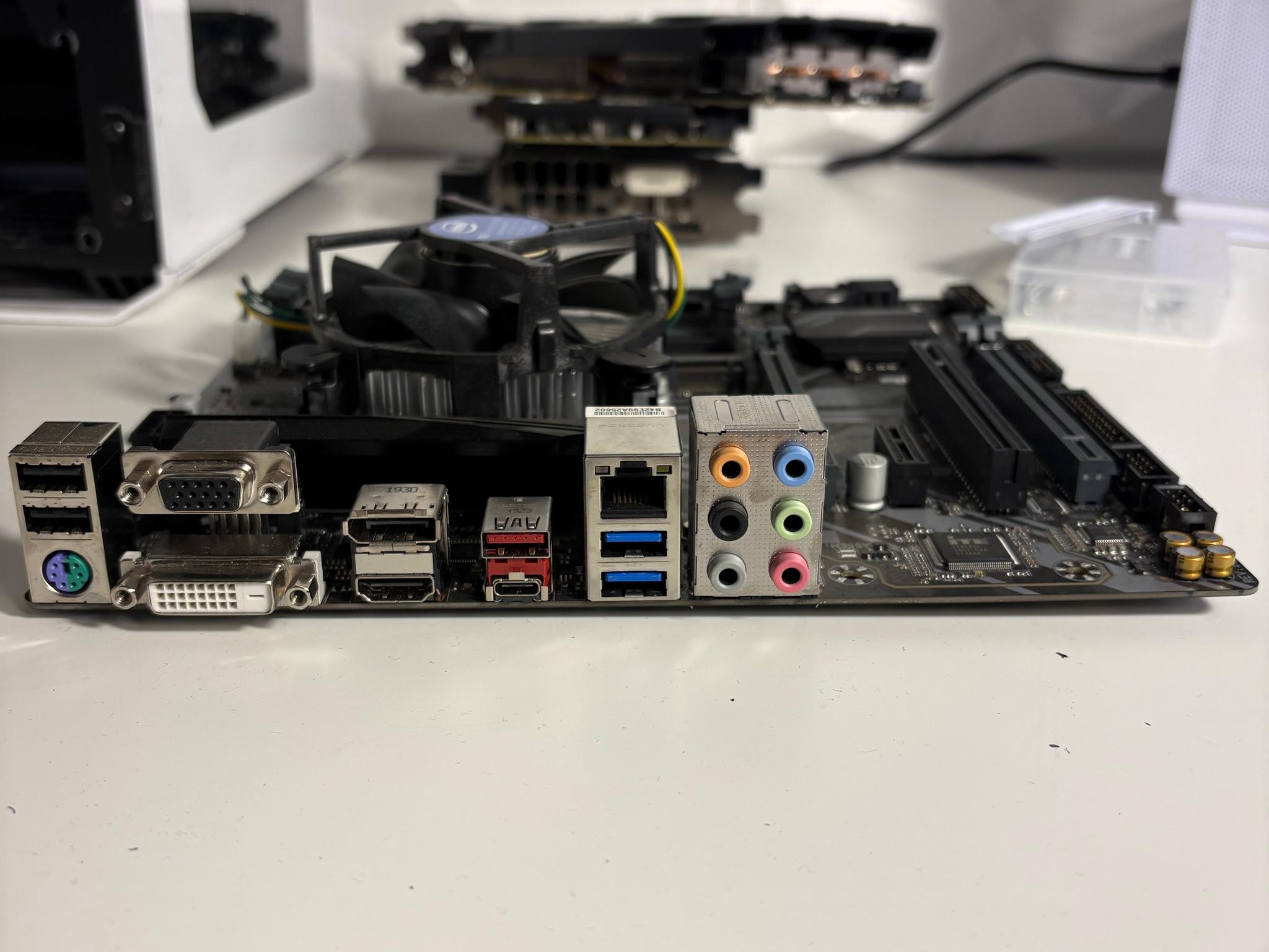 Motherboard Combo - i5 9400, Gigabyte B360 D3H GSM