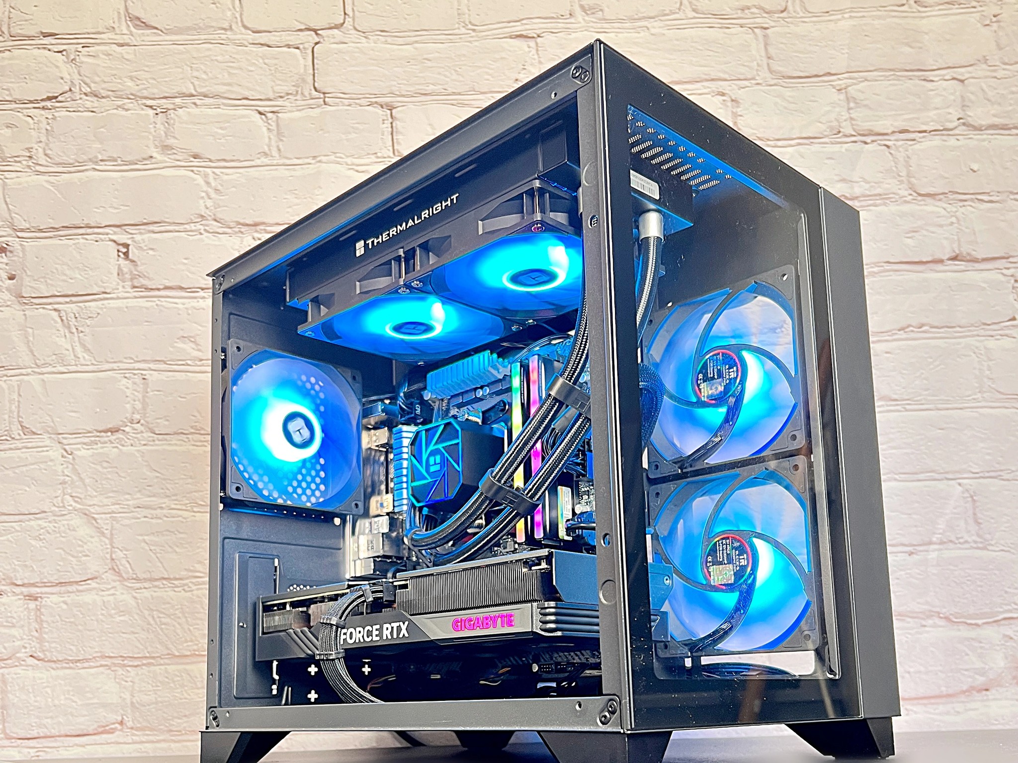 RTX 4070 Ryzen 5 5600X 16GB RAM 1TB M.2 Win 11 Gaming PC
