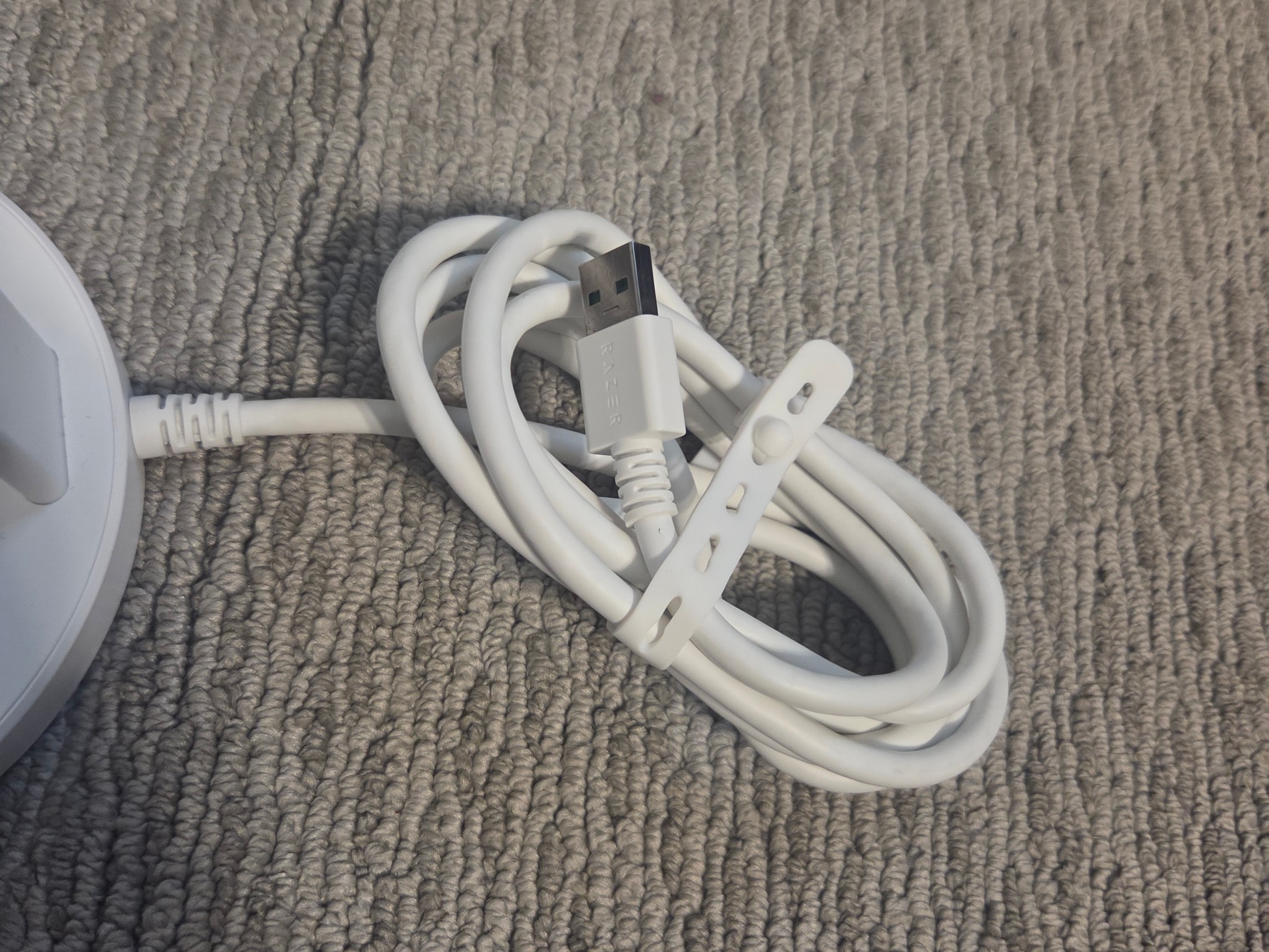Razer Base Station V2 Chroma Headset Stand Chroma in white (Great Condition)