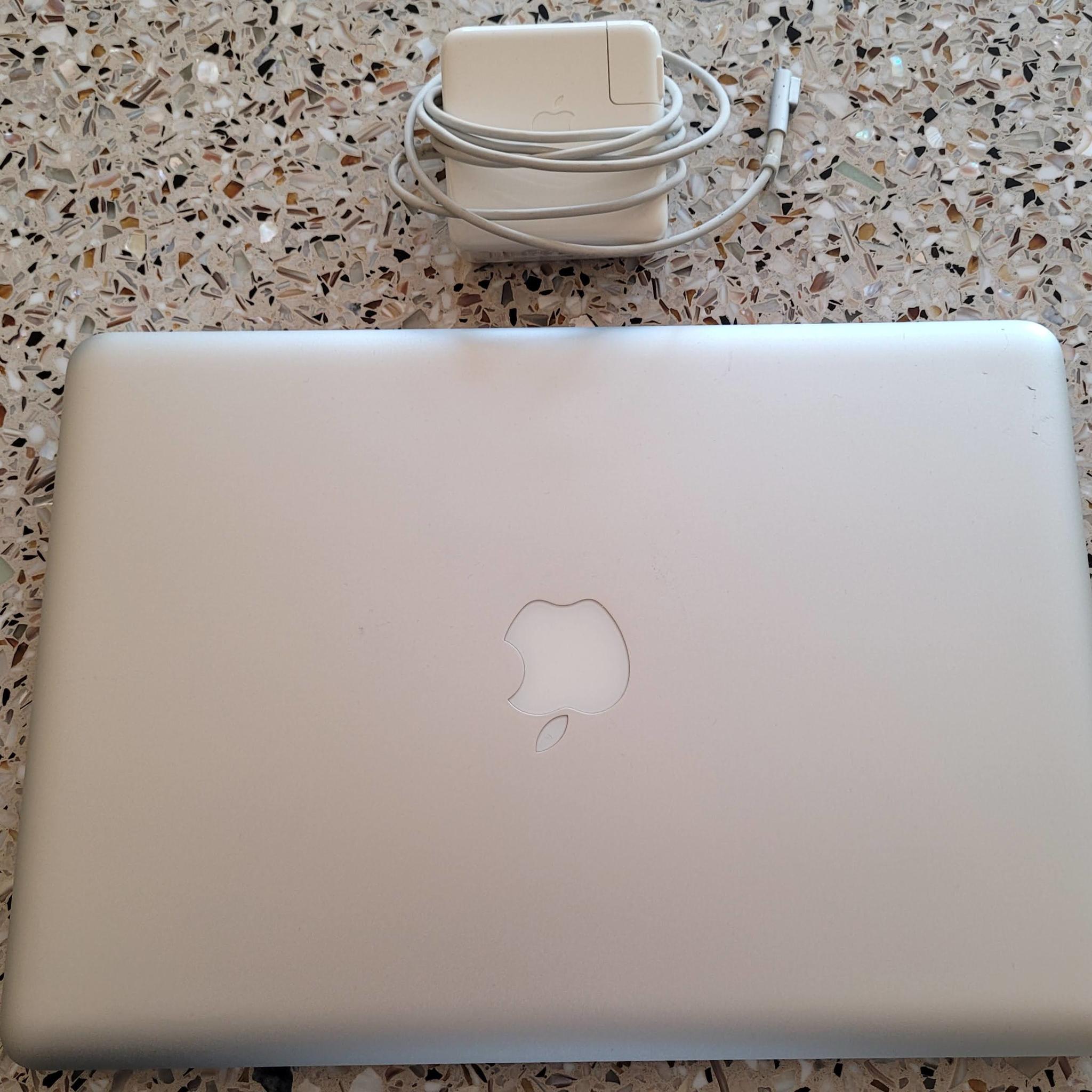 Early 2011 Unibody Macbook Pro Good Condition!