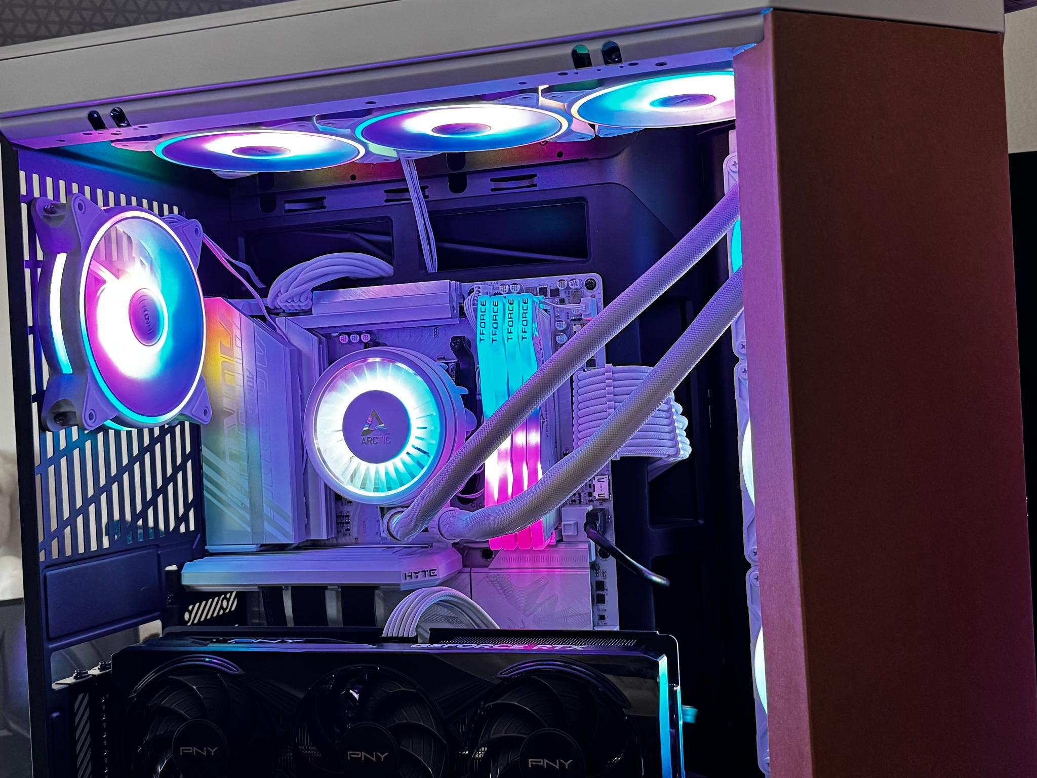 HYTE Y70 TOUCH PANDA/ Ryzen 9800x3D/ 5070ti/ 6tb nvme/ 64gb DDR5/ FREE HYTE KEEB KB WITH PURCHASE