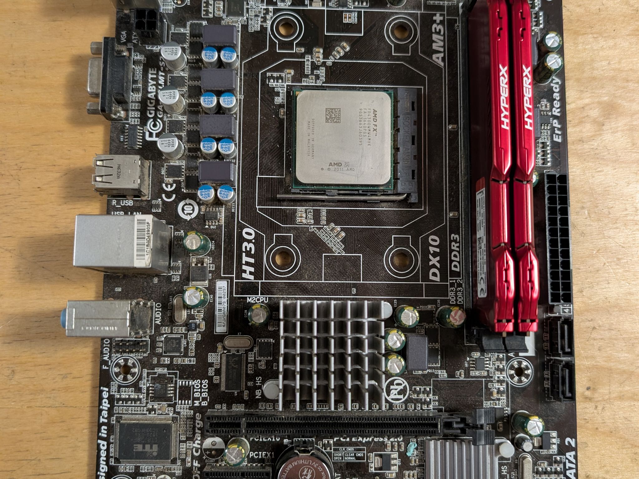 Gigabyte motherboard + AMD FX 4300 + 8GB DDR3