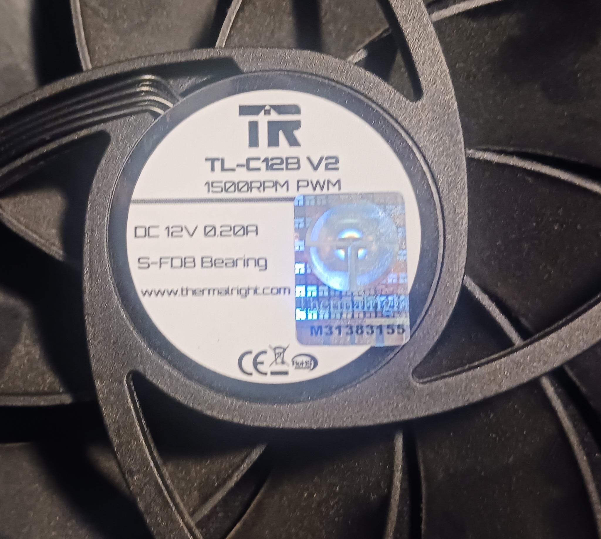 Two Thermalright TL-C12B V2 120mm PWM Fans 1500RPM + 4-Pin Splitter