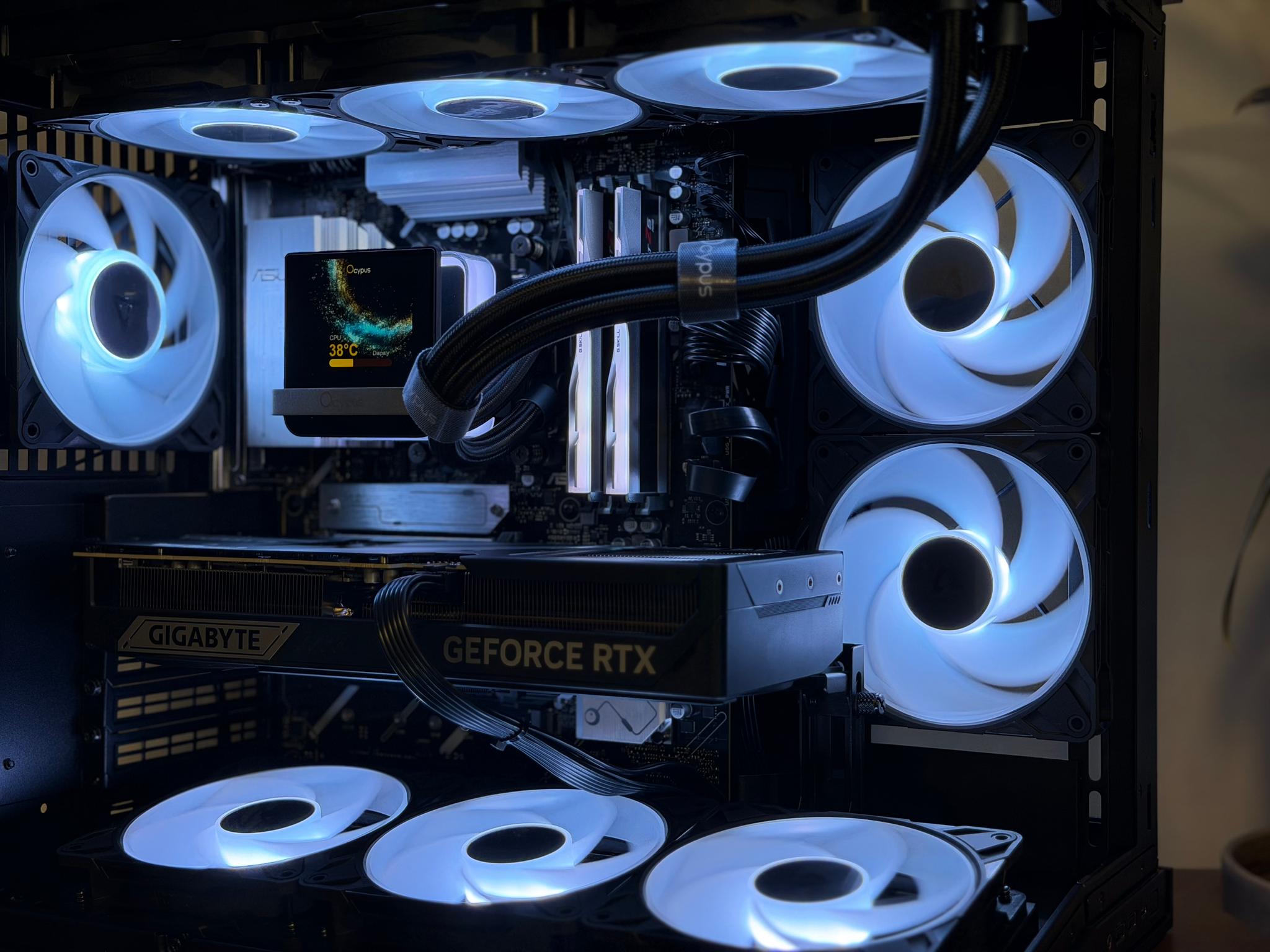 RTX 5080 Windforce OC SFF | Ryzen 7 9800X3D | 32GB DDR5 | B850 | 4TB SSD | 1000W Custom Gaming PC