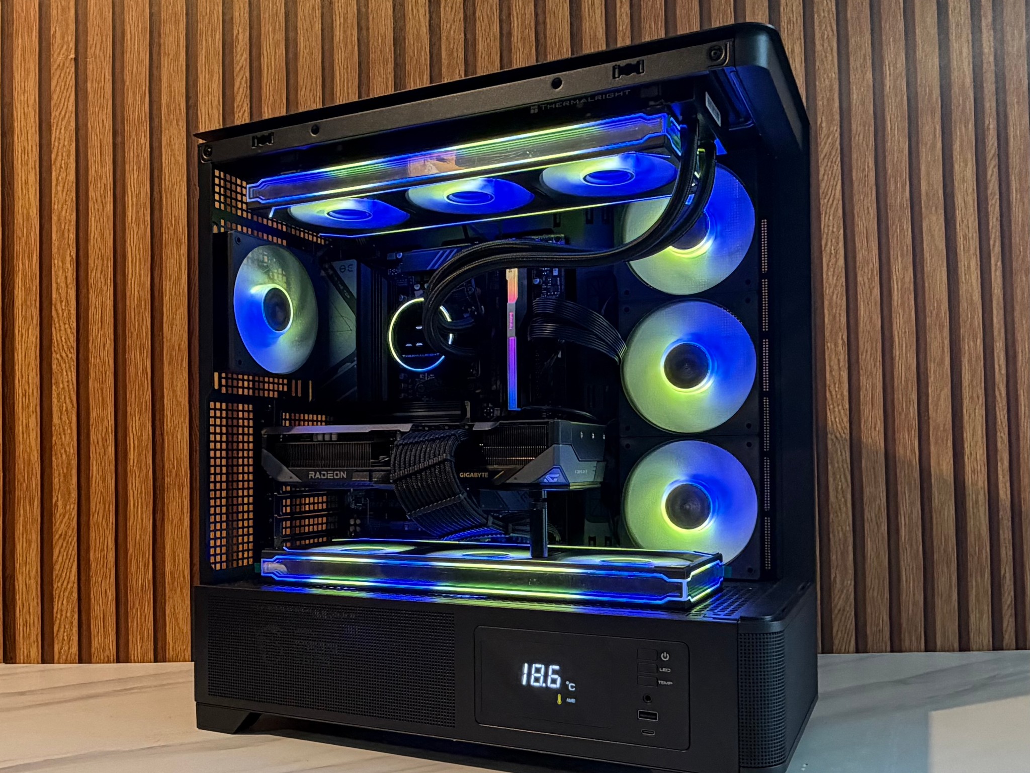 9070 XT 16GB | RYZEN 7 7700 | 1TB SSD | 750w | 360mm AIO