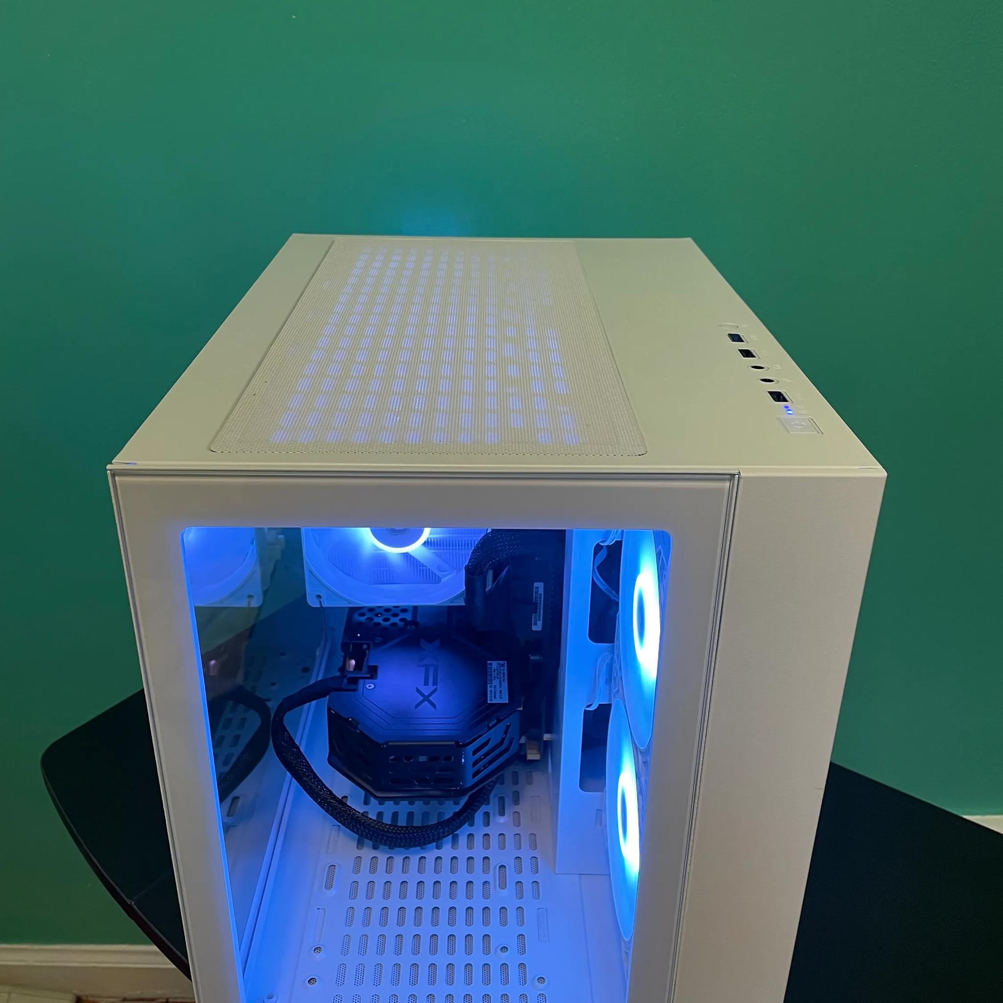 CLEAN White Gaming PC| Intel i5 / Amd RX580 / 8GB / 600GB Win 10 Pro WiFi