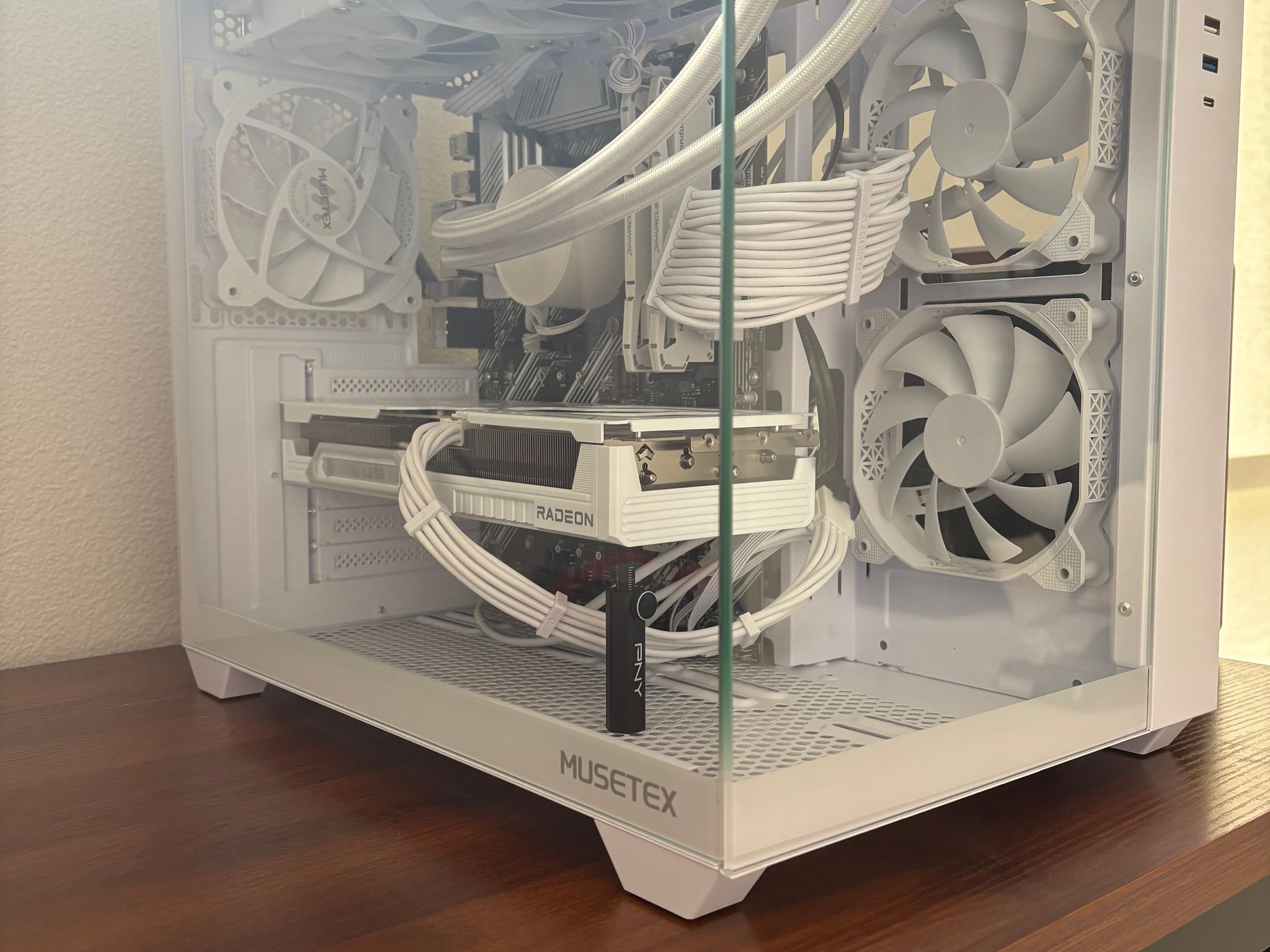 Custom White Gaming Pc non-rgb