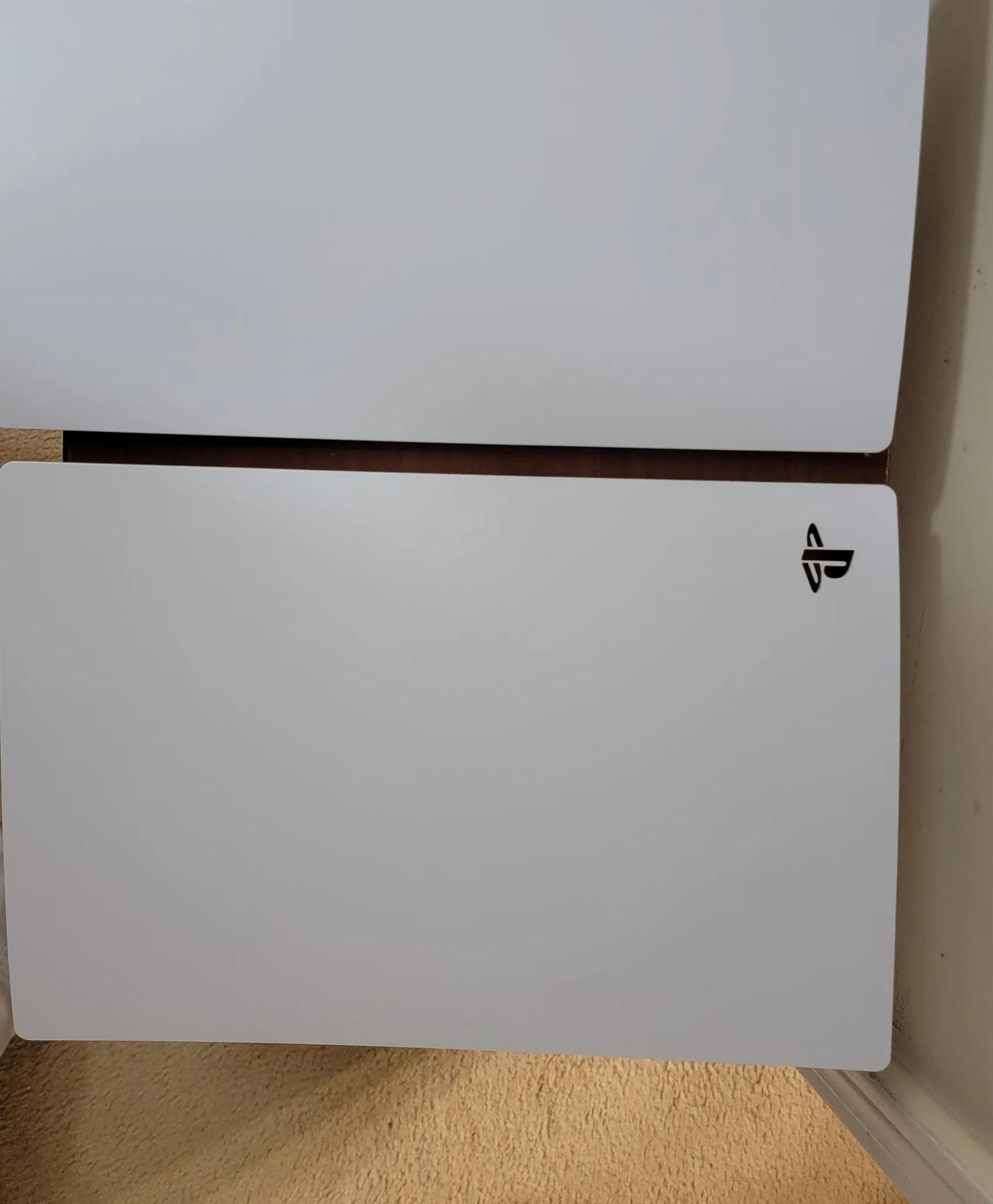 PlayStation 5 (Disc Ver.) Comes with 5 games, 2 Controllers, Media Remote and more (see description)