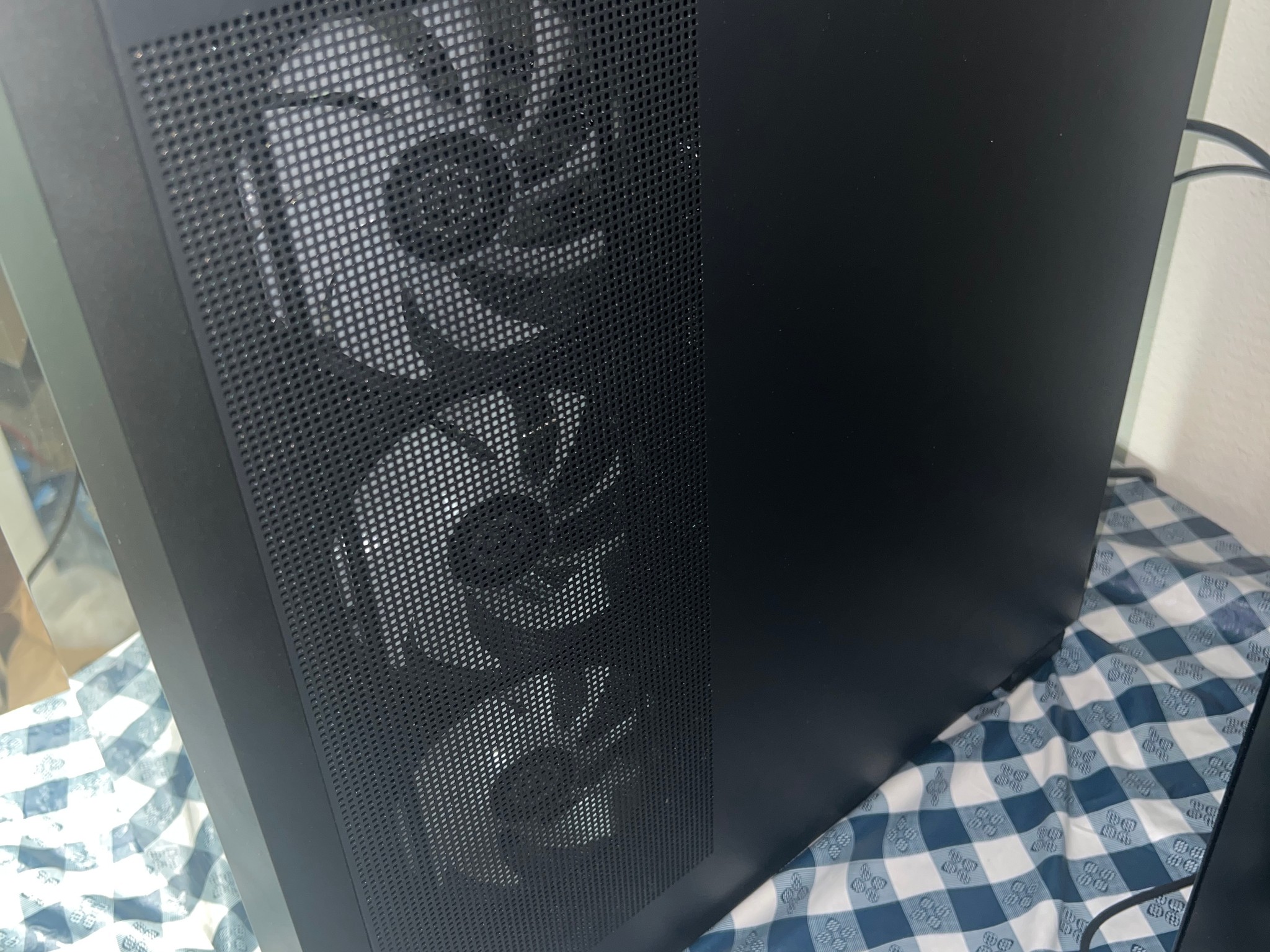 AMD Ryzen 7 9800X3D, GeForce RTX 5070 Ti 16GB, 32GB RAM, 2TB SSD, Windows 11 Home