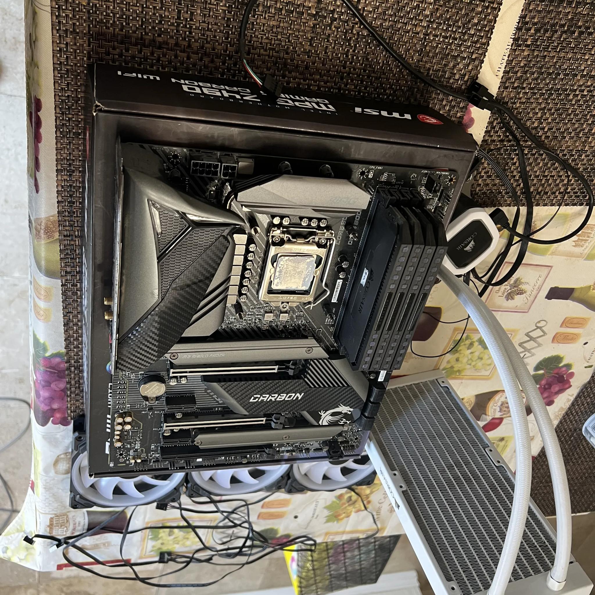 MSI MPG Z490, i9-10850K, Corsair Dominator DDR4-3200 + Liquid Cooler Bundle