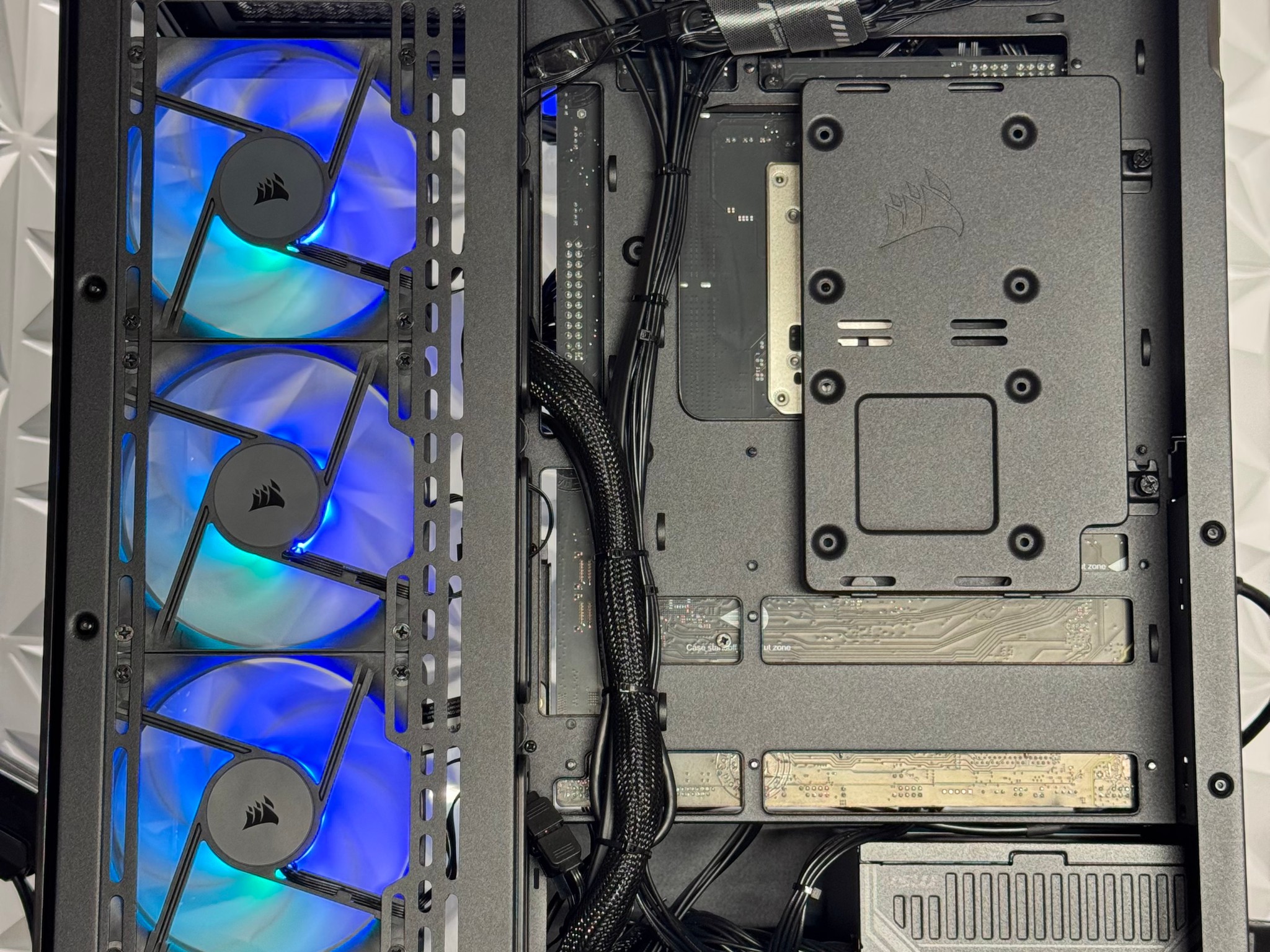 RTX 5060 Ti / 32GB DDR5 Ram / Ryzen 5 9600X / 1TB Crucial Nvme / 650w psu / windows 11
