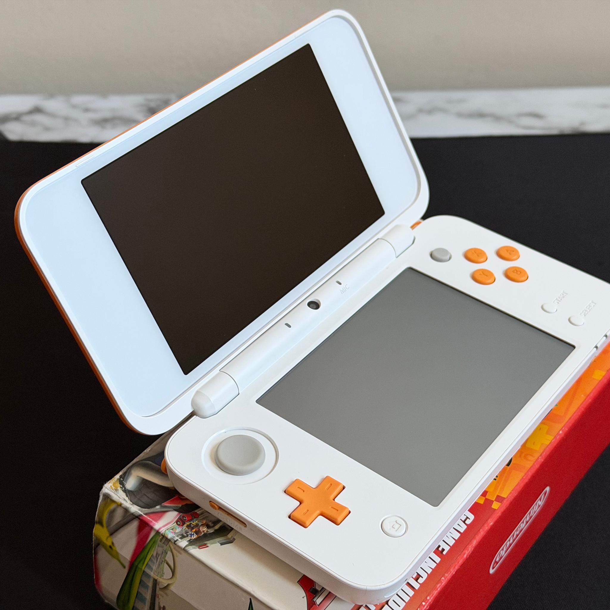 Nintendo 2DS XL – White/Orange ( Pristine Screens & Great Buttons!)