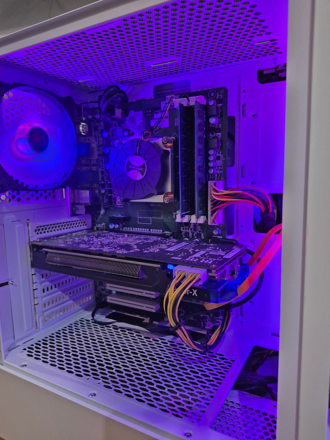80 FPS Fortnite | i5-4590 , 16GB RAM, 256GB SSD, 500GB HDD, R9 270