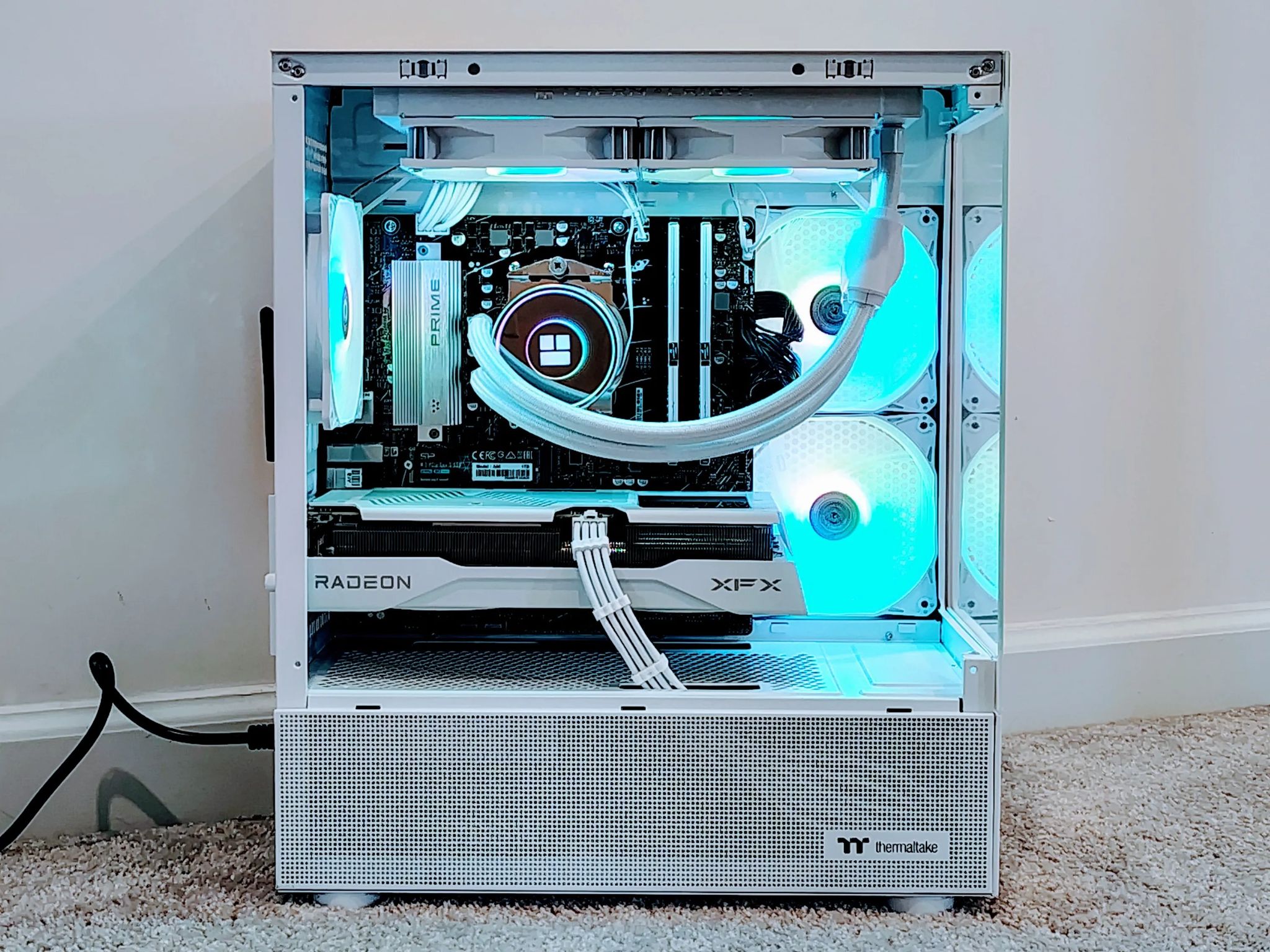 Ryzen 5 9600x / RX 9060XT 32 GB RAM 1TB SSD RGB Gaming/Streaming PC
