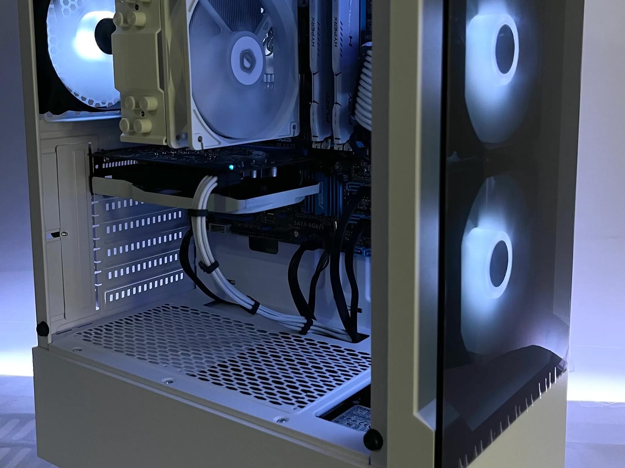 White RGB i7 Gaming PC (E3-1230 v2, 16GB RAM, RX 560, 256GB SSD/1TB HDD