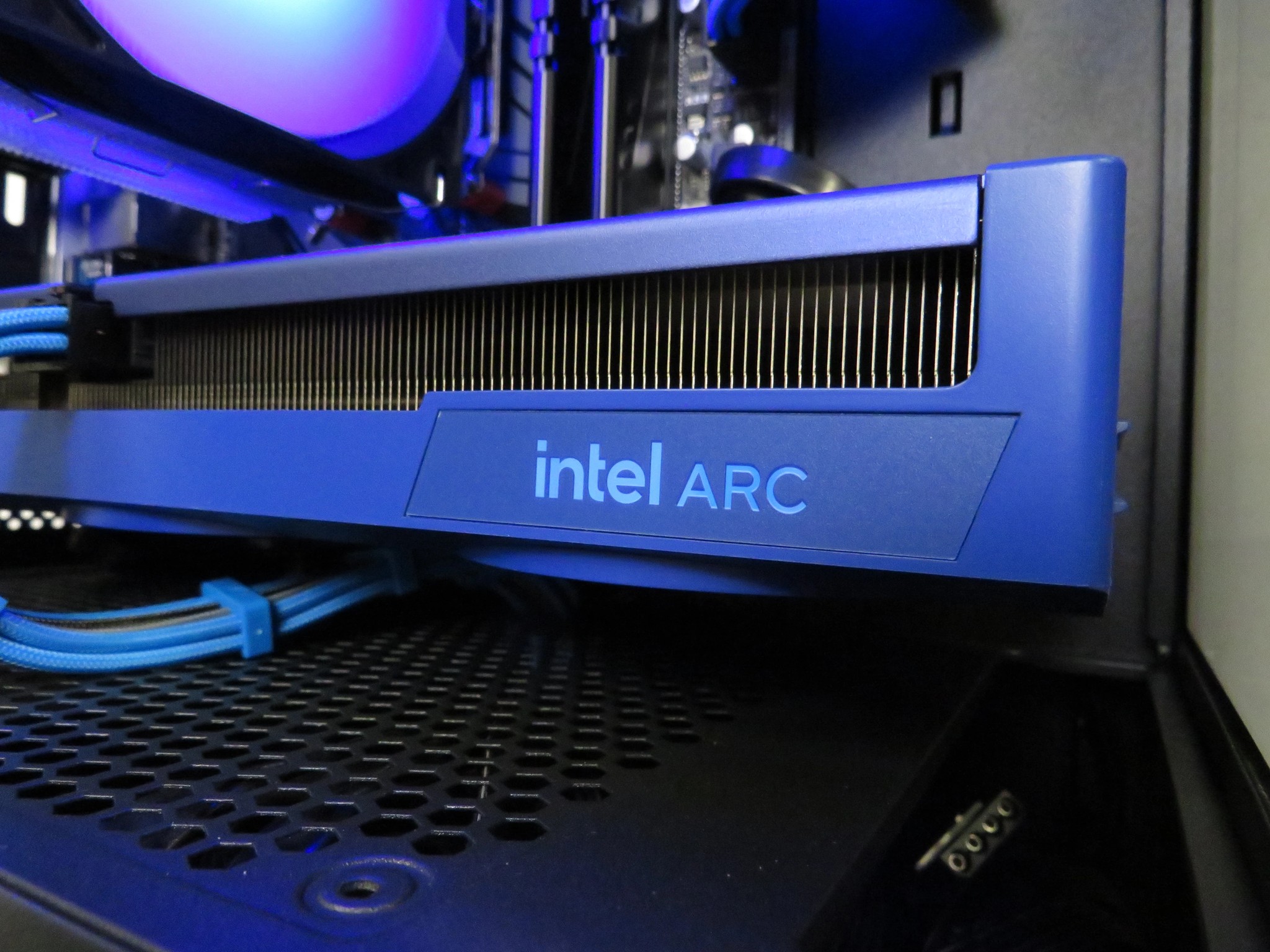 Ultimate Battlemage Gaming all new parts: Ryzen 5 5600 + Intel Arc B580 + 16 GB DDR4 + 1 TB NVME SSD