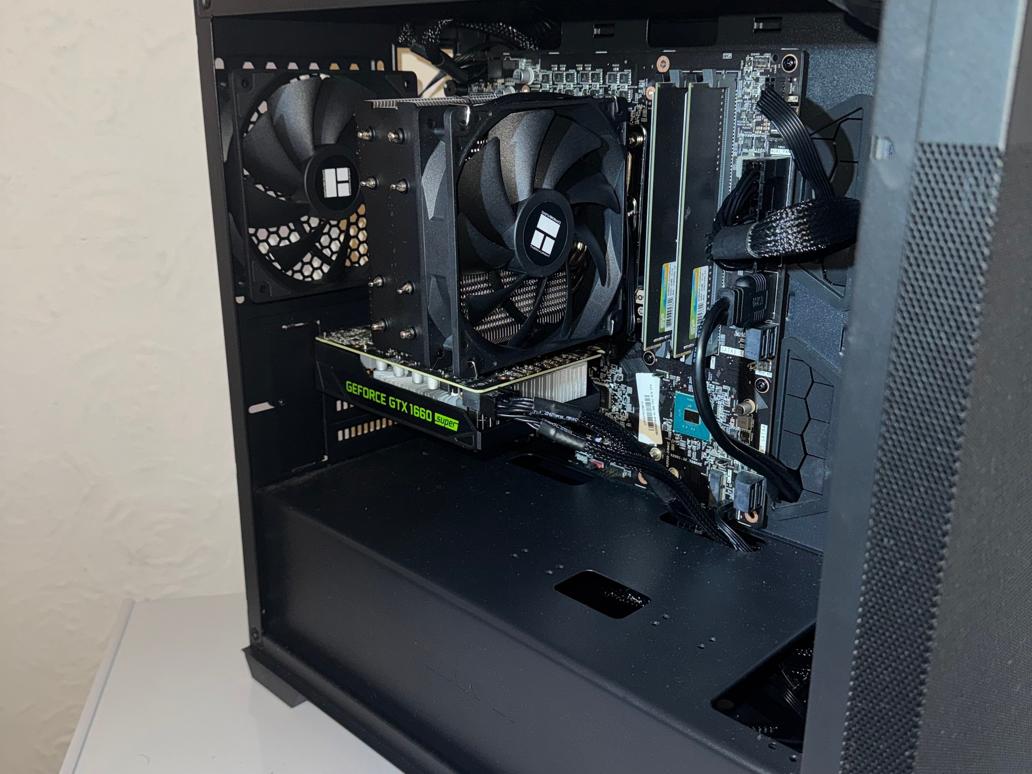 CUSTOM PC - GTX 1660 SUPER - Intel i5 10400F - MICRO ATX BLACKOUT
