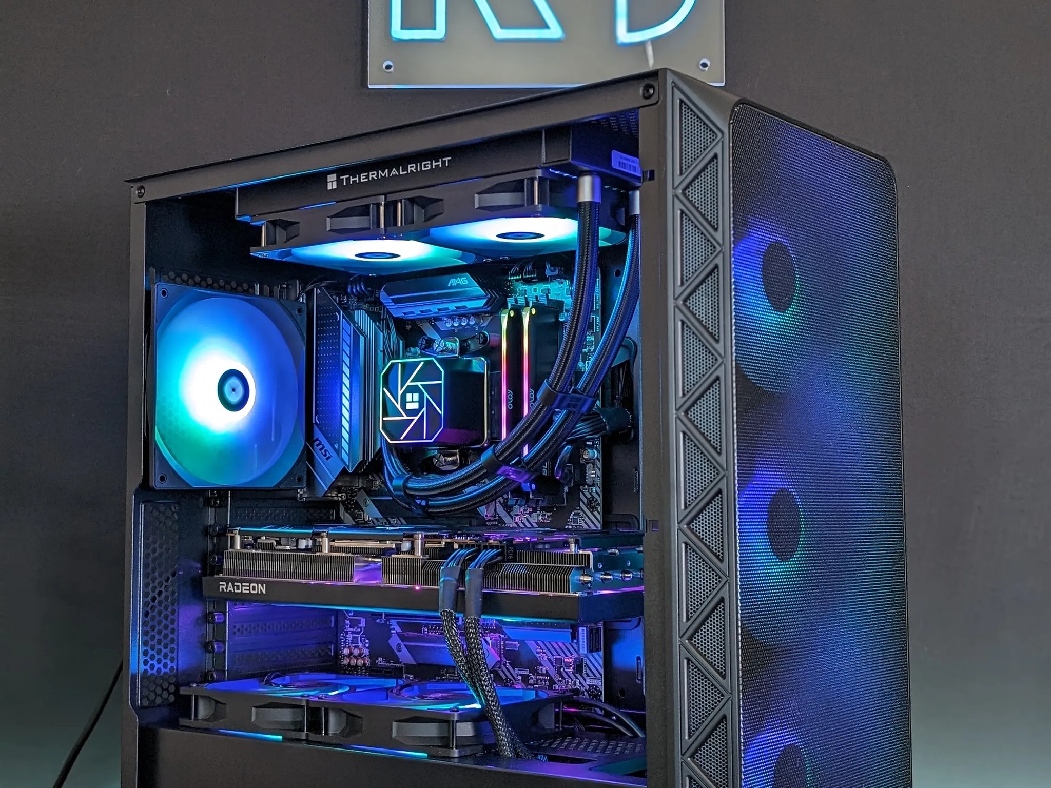 RX 7800xt // Ryzen 7 5700x3D // 32GB 3600MHz RAM // 1TB Gen4 NVMe