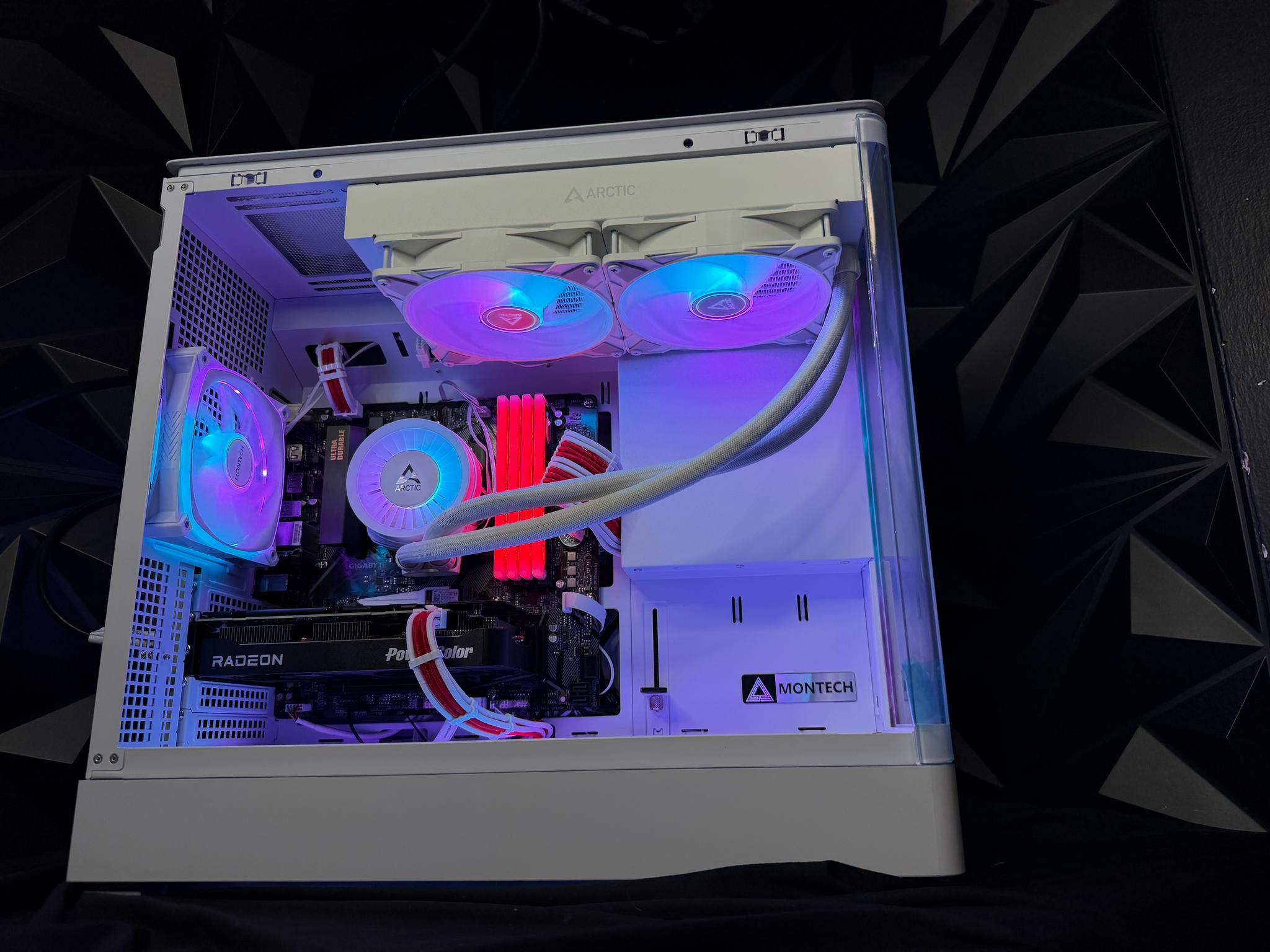 🩸❄️ BLOOD ICE ❄️🩸Ryzen 5 5600X3D| RX 9060XT 16 GB | 32 GB DDR4| 1.25 TB NVMe|750W Gold PSU