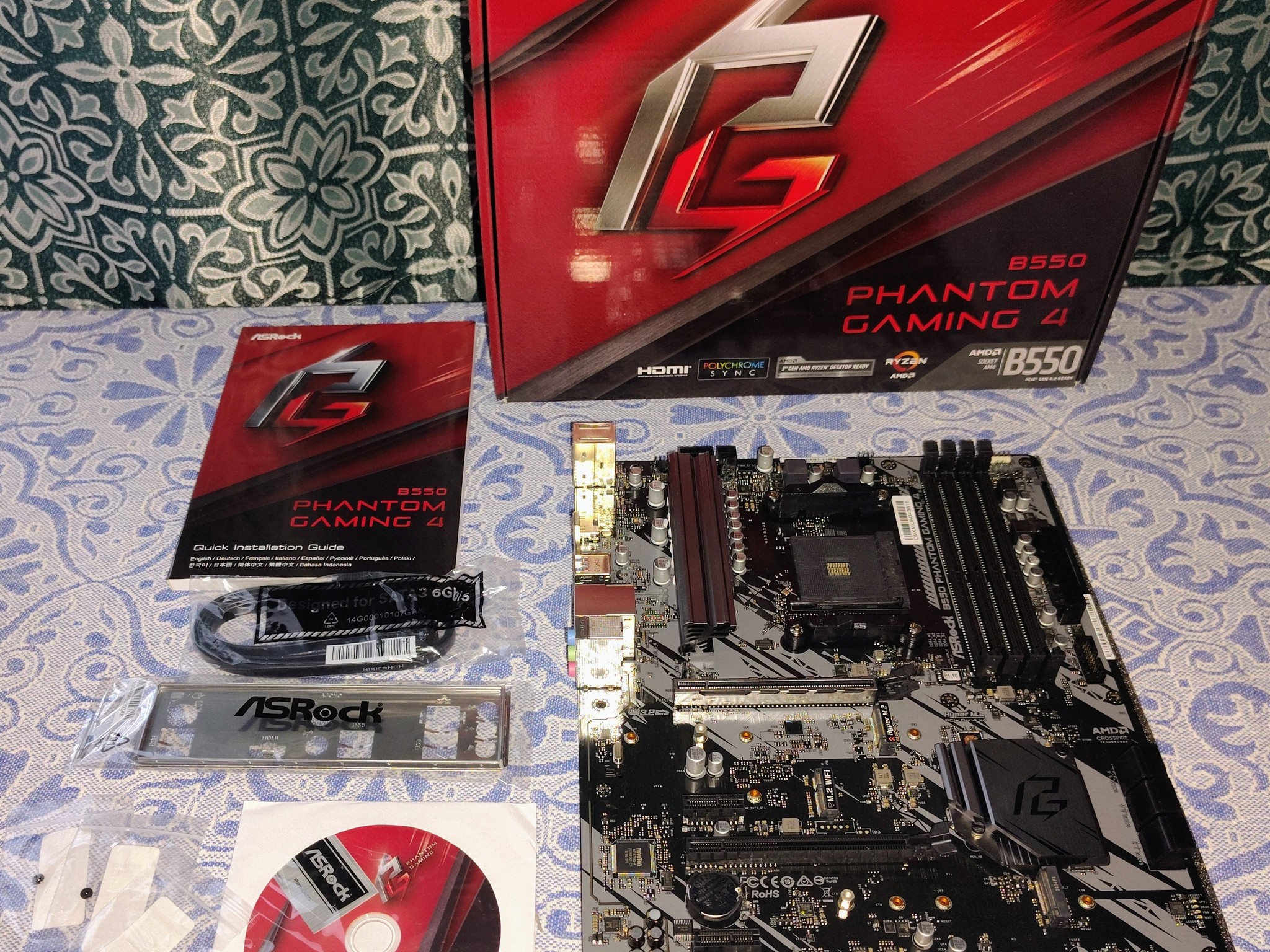 ASRock B550 Phantom Gaming 4 Motherboard + WiFi/Bluetooth card AM4 ATX
