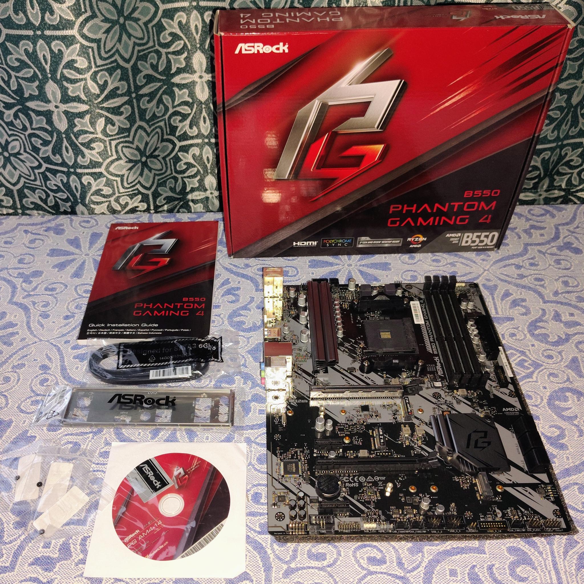 ASRock B550 Phantom Gaming 4 Motherboard + WiFi/Bluetooth card AM4 ATX