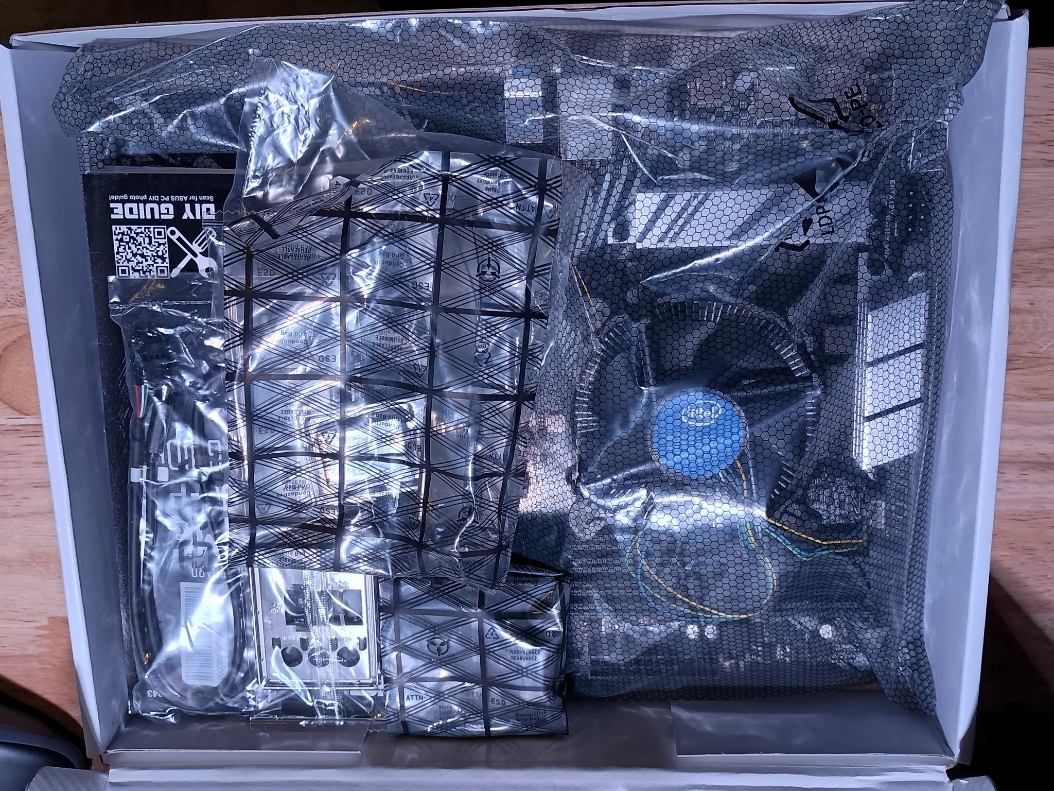 Asus Z390-P /WiFi-LED + bonus CPU