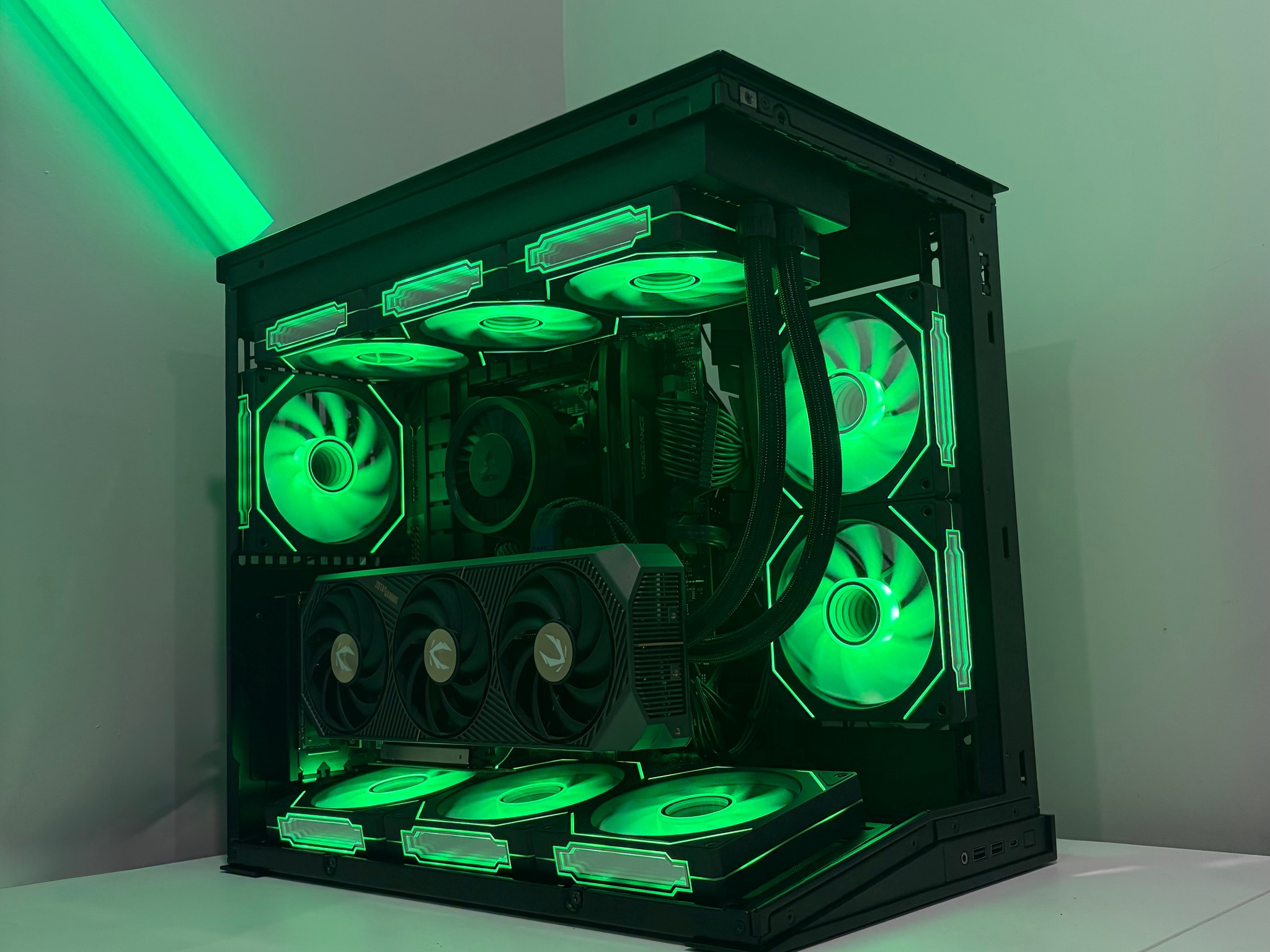 RTX 5070 Ti | Ryzen 7 9800X3D | 32GB DDR5 RAM | 2TB SSD | Gaming PC