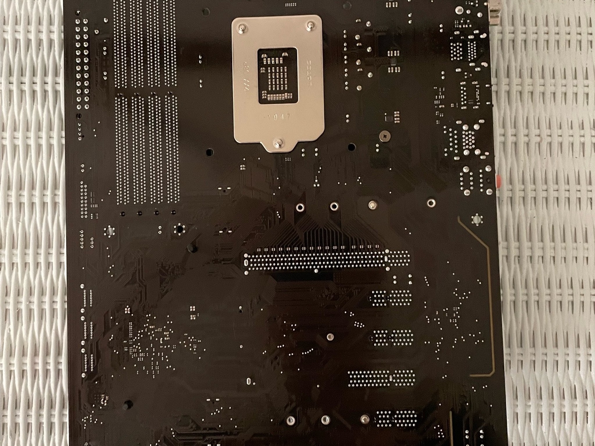 Intel H470 HD3 Ultra Durable Motherboard (With Manuals, CDs, & SSD Cables (Plus Free WiFi Card))!