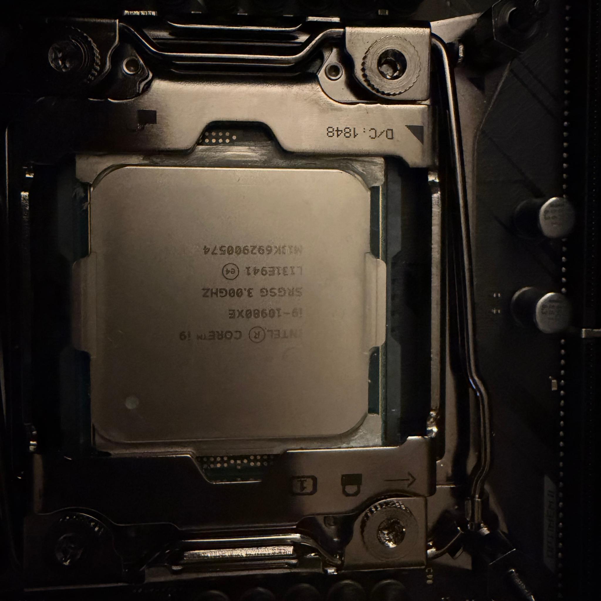 i9-10980XE + 64GB DDR4 + 500GB NVME SSD + ROG RAMPAGE VI OMEGA
