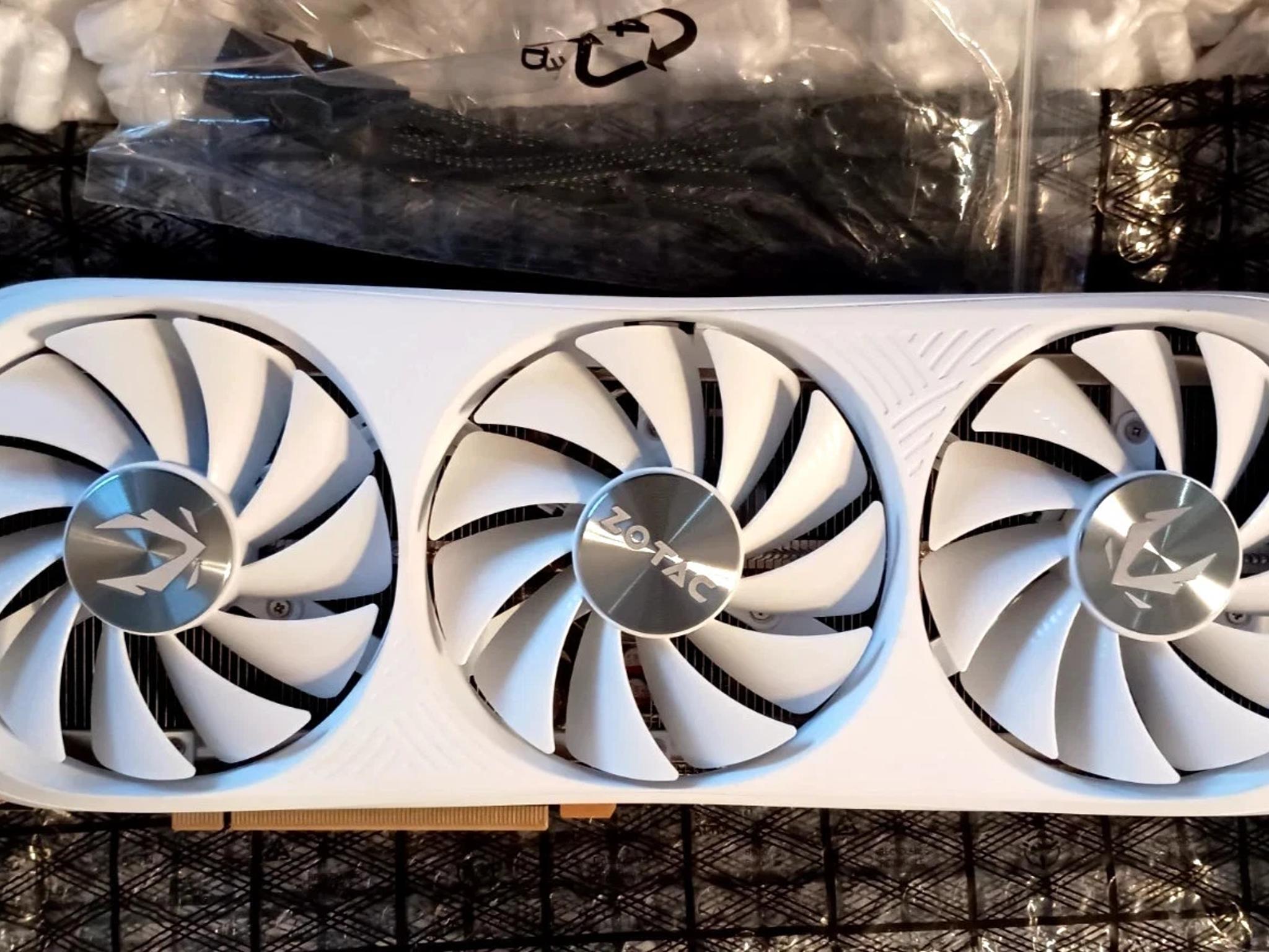 ZOTAC GAMING GeForce RTX 4080 SUPER Trinity OC White Edition DLSS 3 16GB GDDR6X