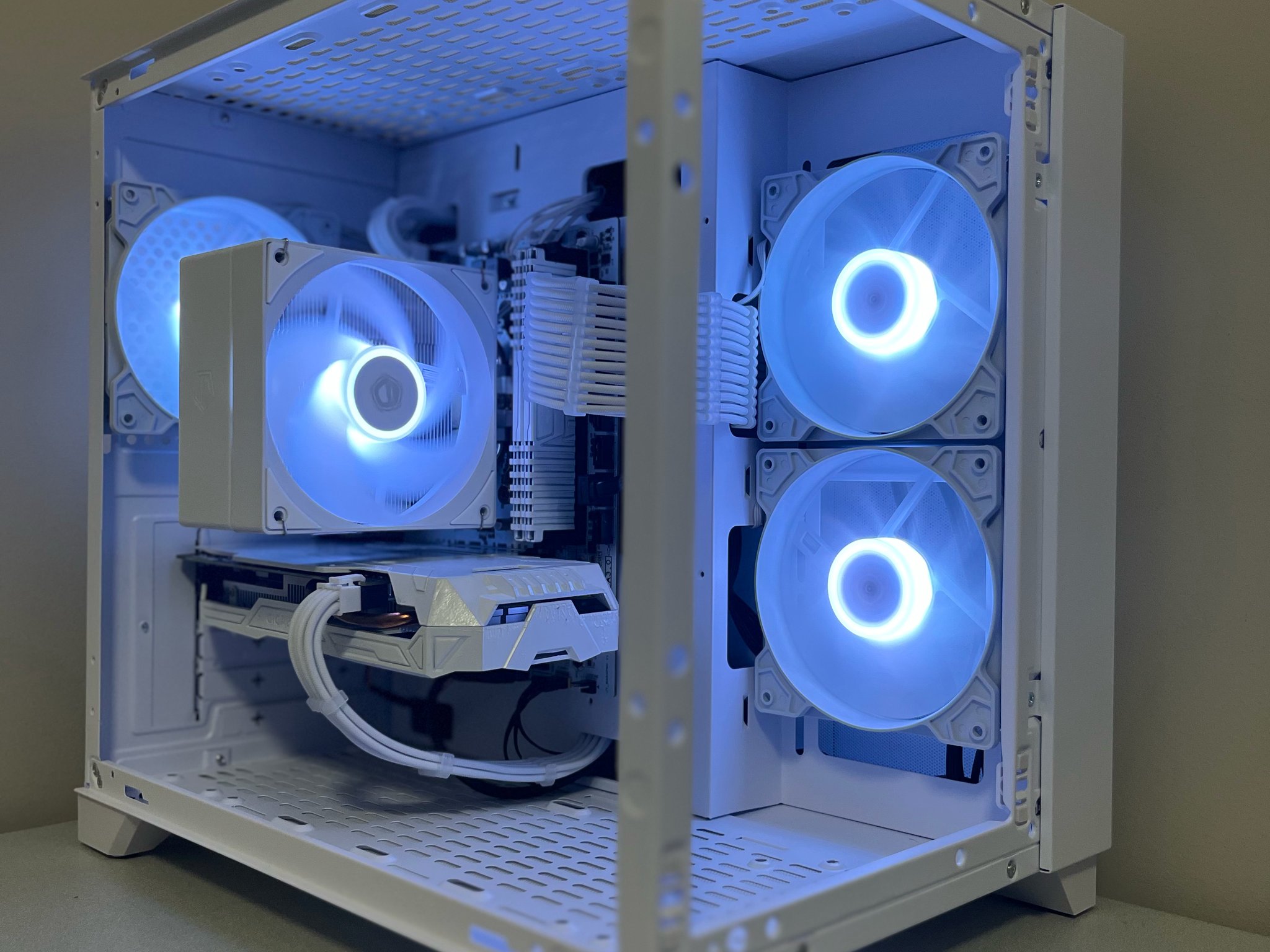 ❄️Artic Ice❄️ | Ryzen 5 | GTX 1060| 16GB Ram | 512gb |