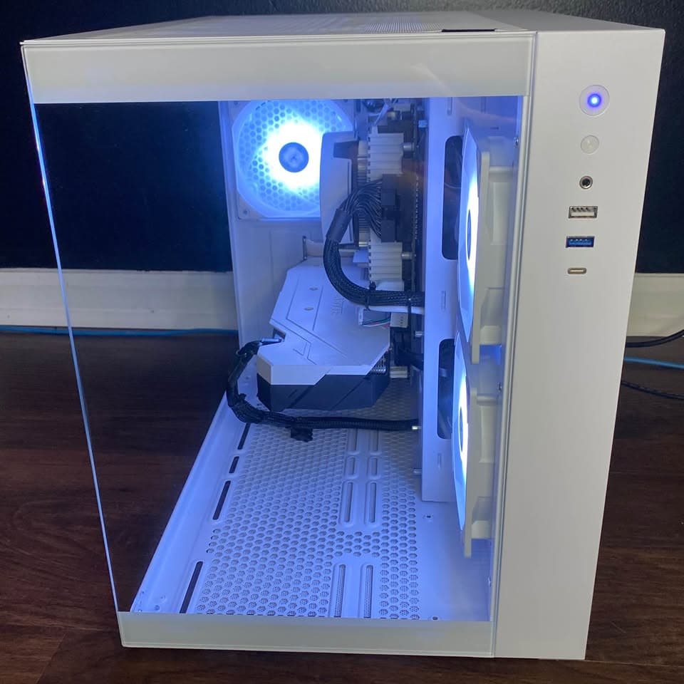 White Gaming PC (GTX 1660 TI 6GB + AMD Ryzen 5 3600 + 16GB DDR4 + HDD + SSD)