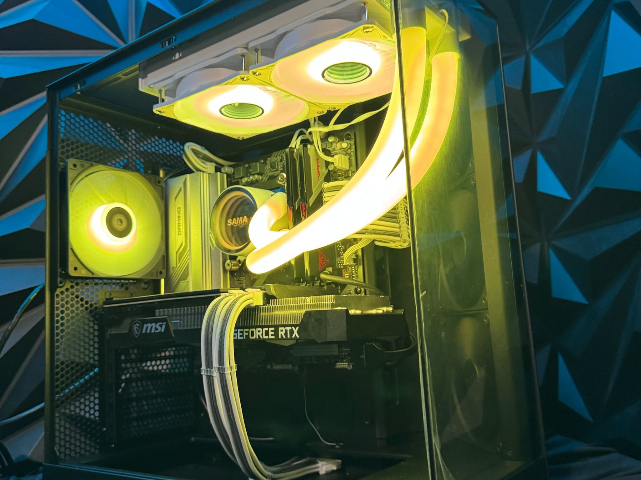 🌀Tusker Flow Glow🌀 Ryzen 5 7600X| RTX 3070| 32 GB DDR5| 2 TB NVME