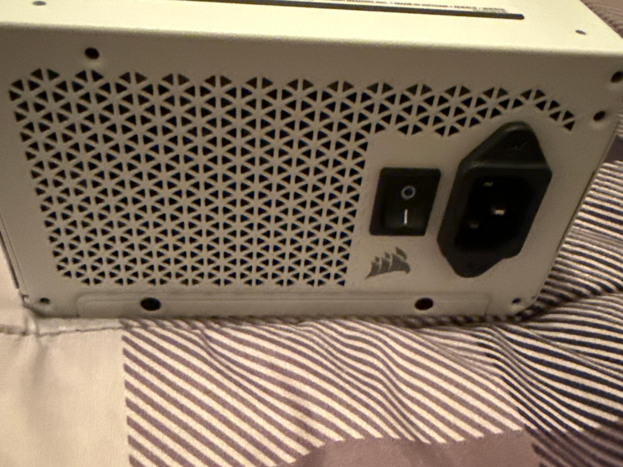Corsair RM750X Shift 80 Gold+