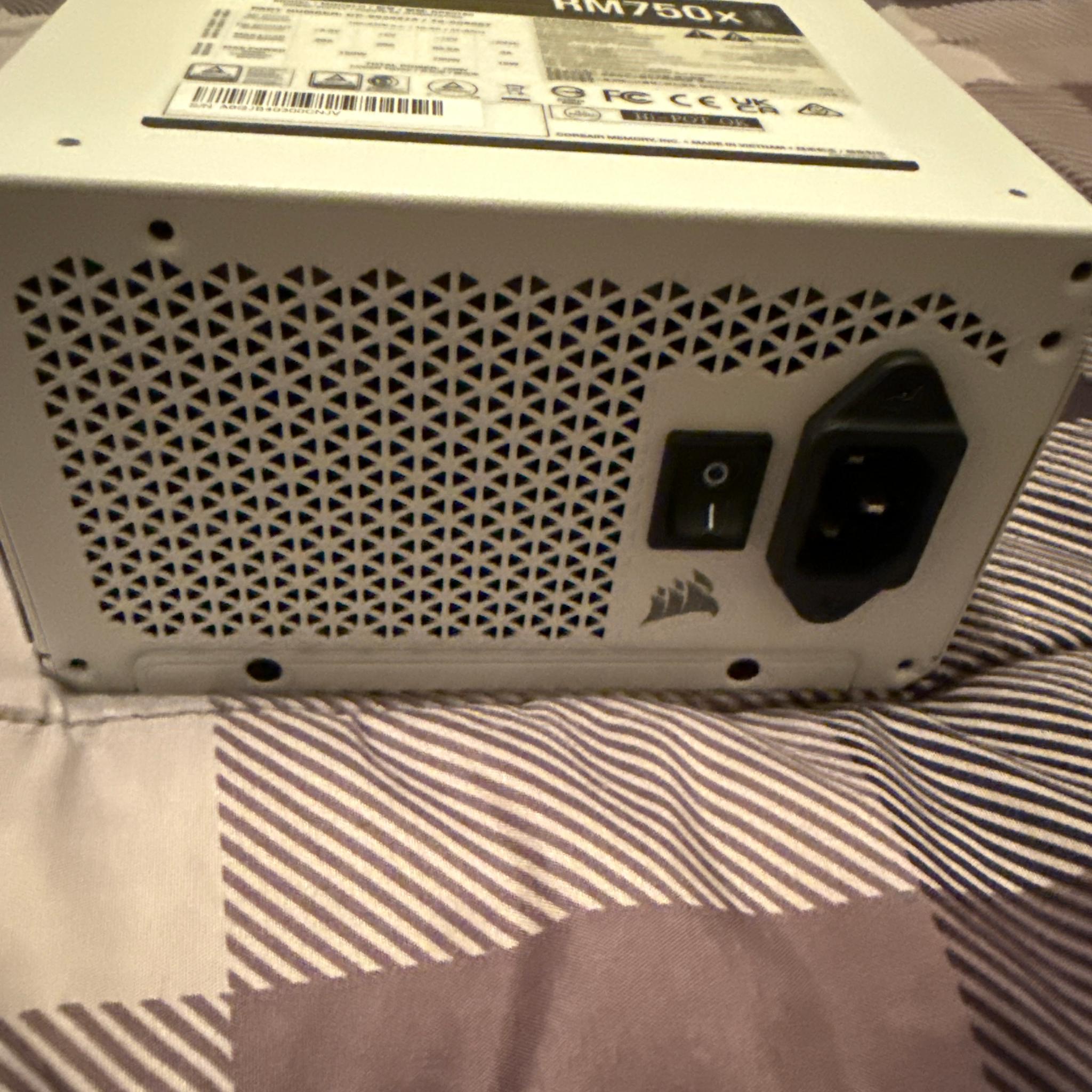 Corsair RM750X Shift 80 Gold+