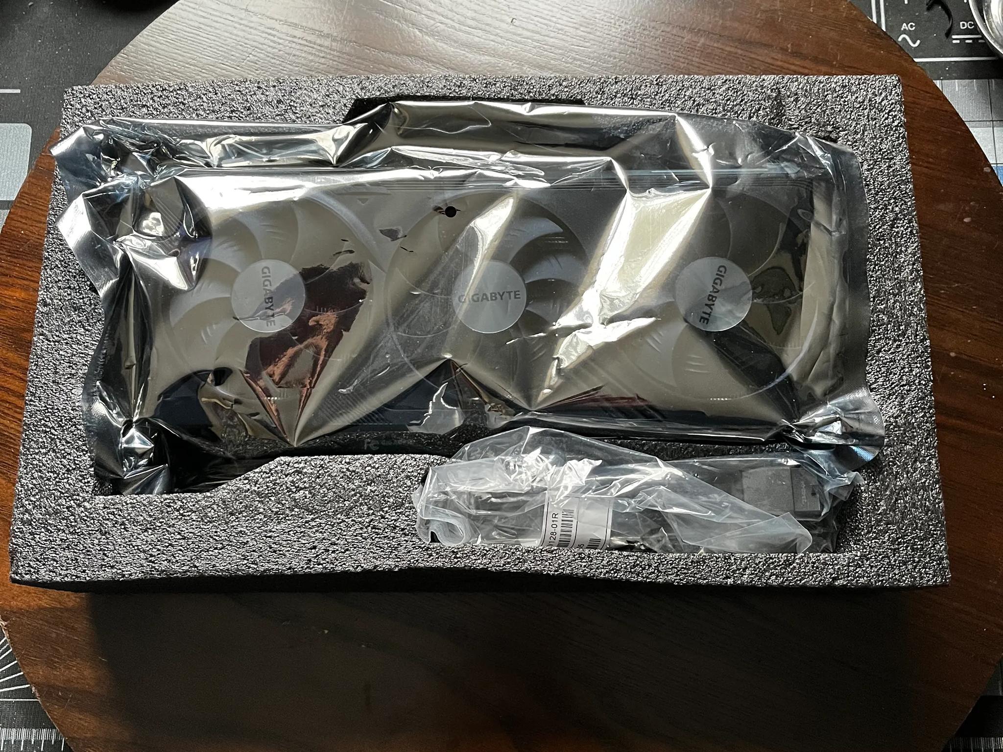 **AS NEW**  RTX 4070 12 GB Gigabyte GAMING OC