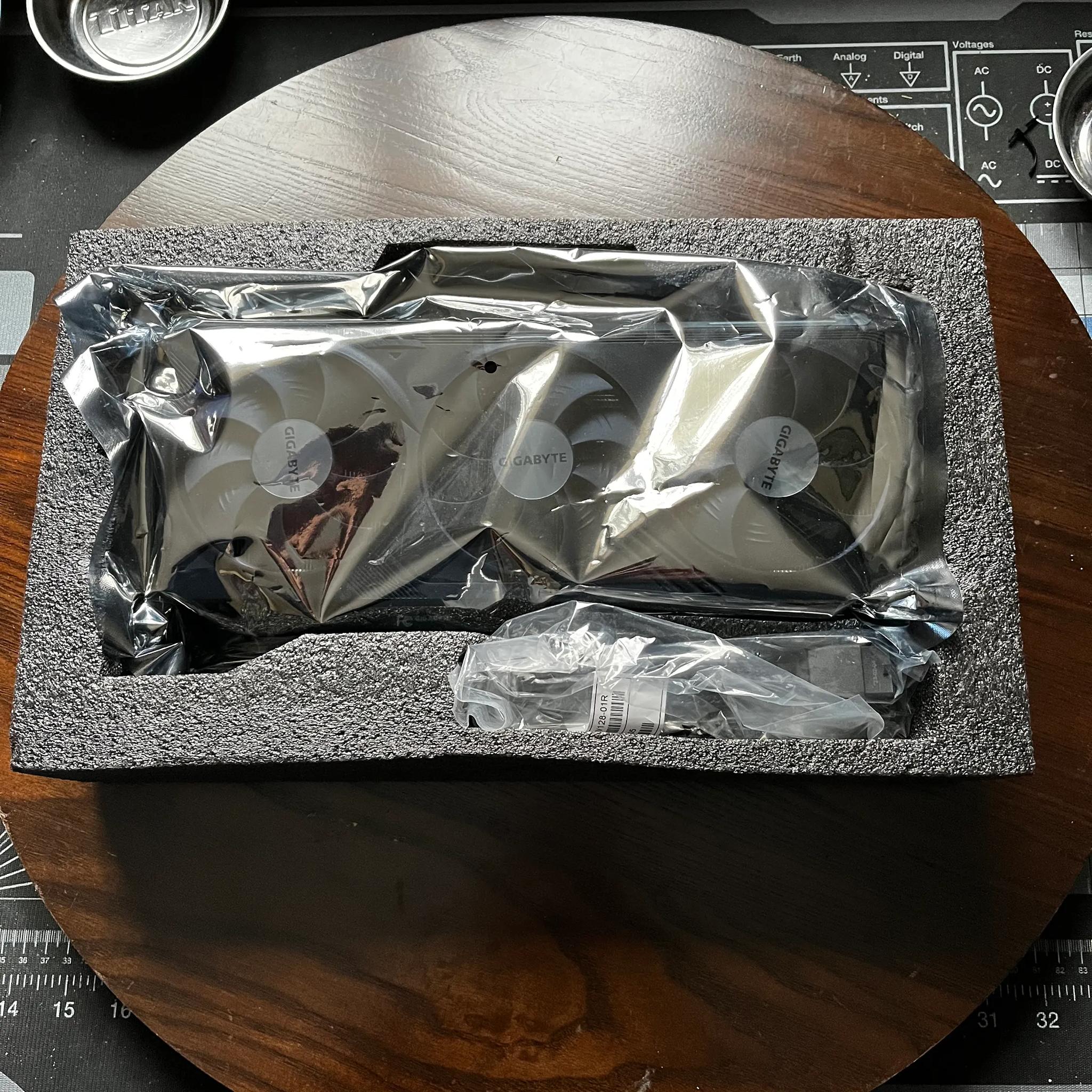 **AS NEW**  RTX 4070 12 GB Gigabyte GAMING OC