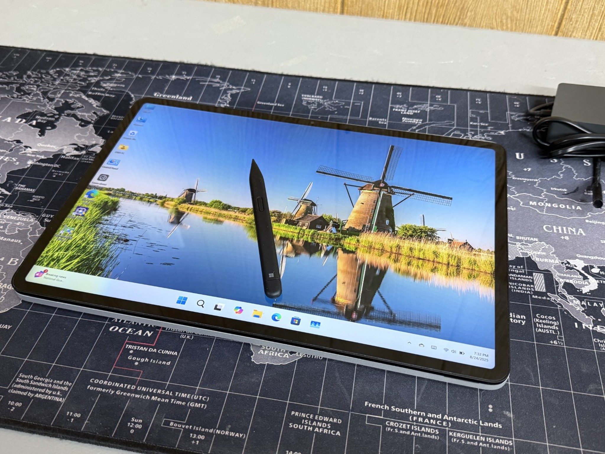 Microsoft Surface Laptop Studio - 32GB, 1TB, RTX 3050TI 4GB - 127 watt charger, MS Stylus included!
