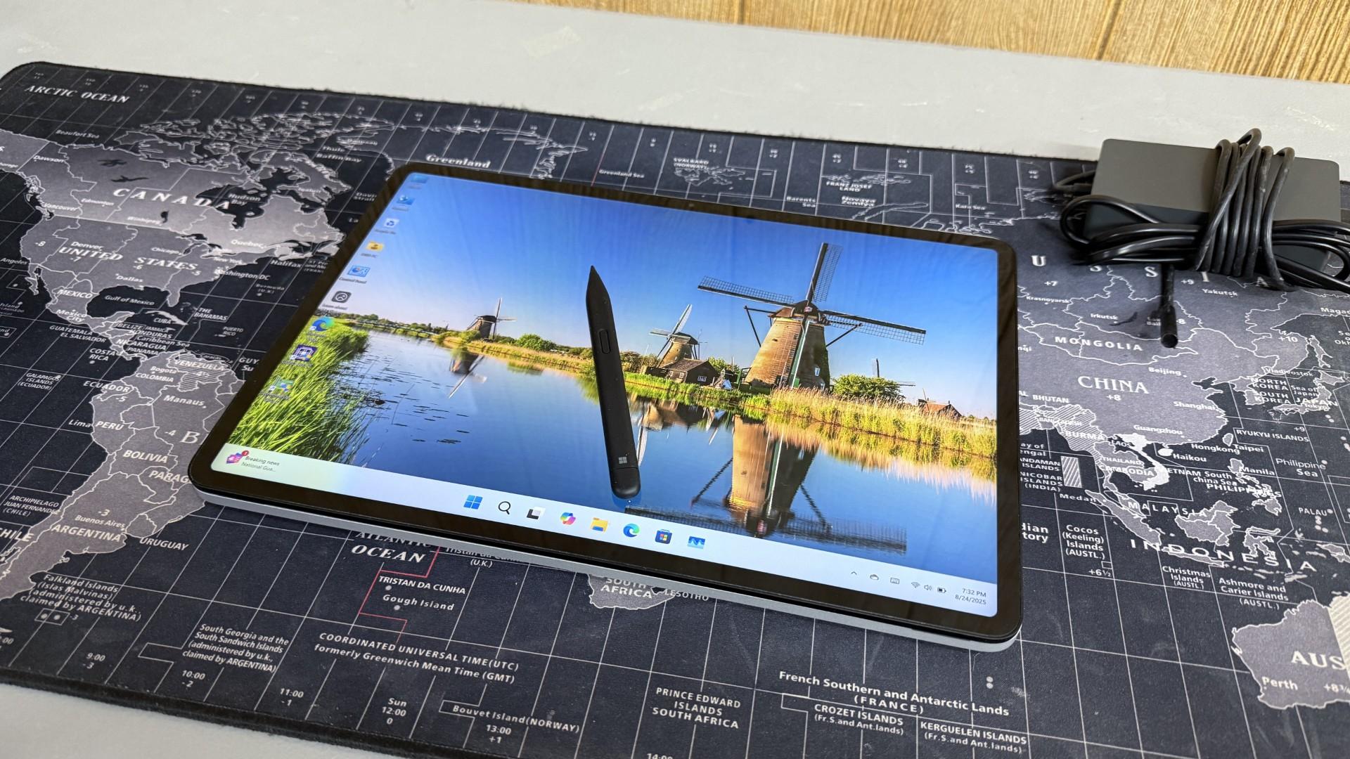 Microsoft Surface Laptop Studio - 32GB, 1TB, RTX 3050TI 4GB - 127 watt charger, MS Stylus included!