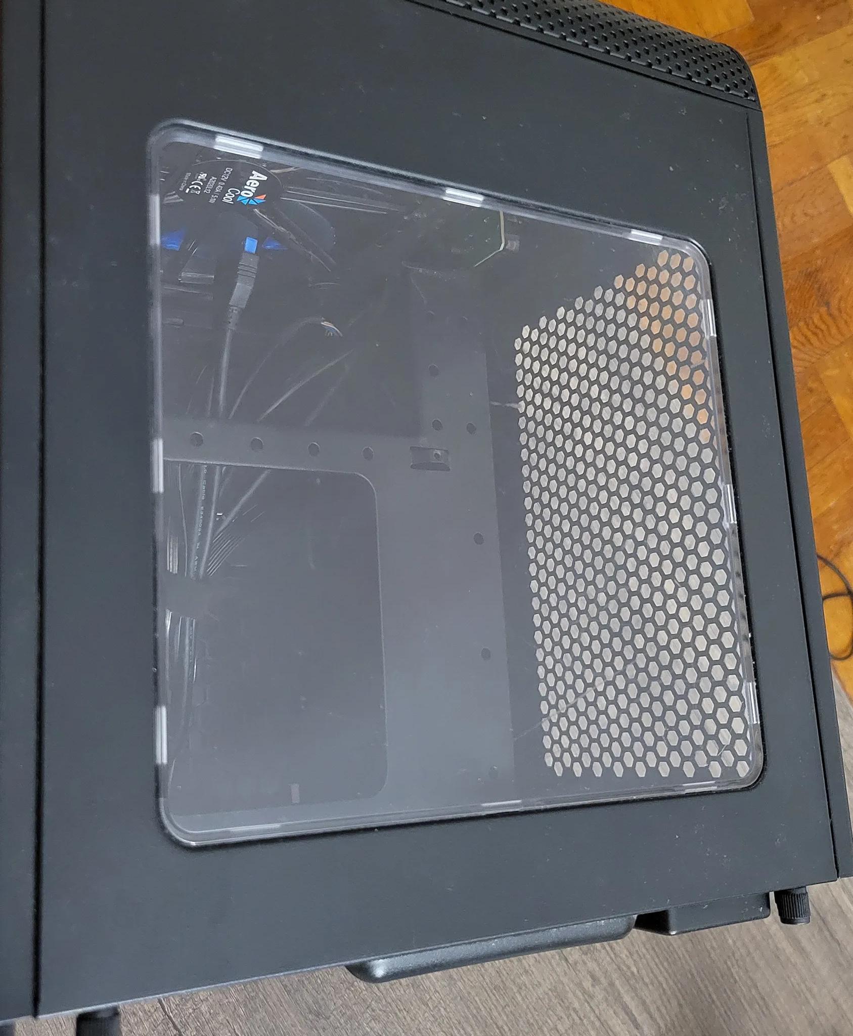 ThermalTake Mini-ITX Core V1 SPCC Case in black READ DESCRIPTION includes 200mm fan CA-1B8-00S1WN-00