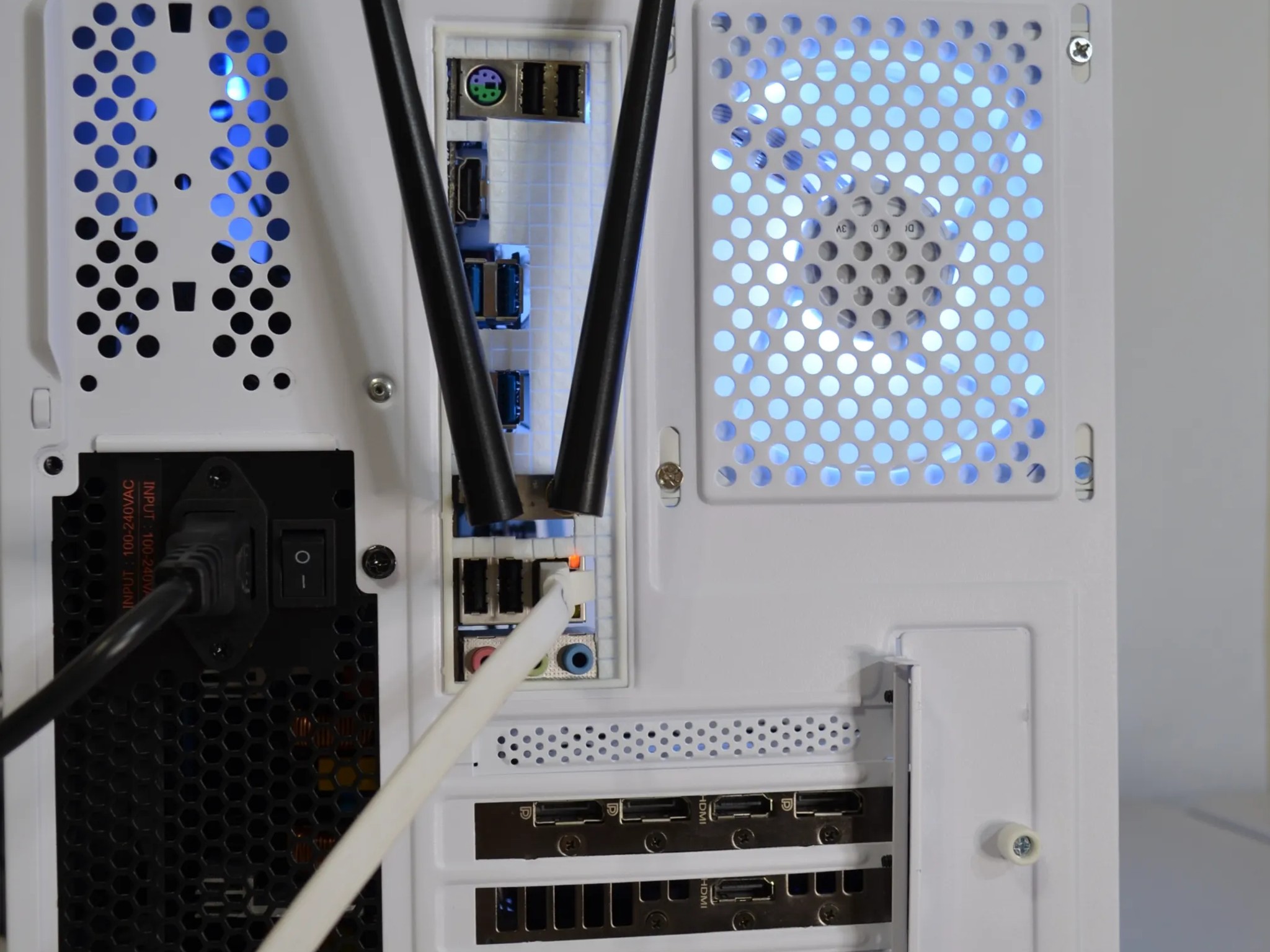 ⚪White Out V2⚪ - RTX 3070 | Ryzen 5 5600g | 32gb RAM | 1tb NVMe | Windows 11 FULLY activated