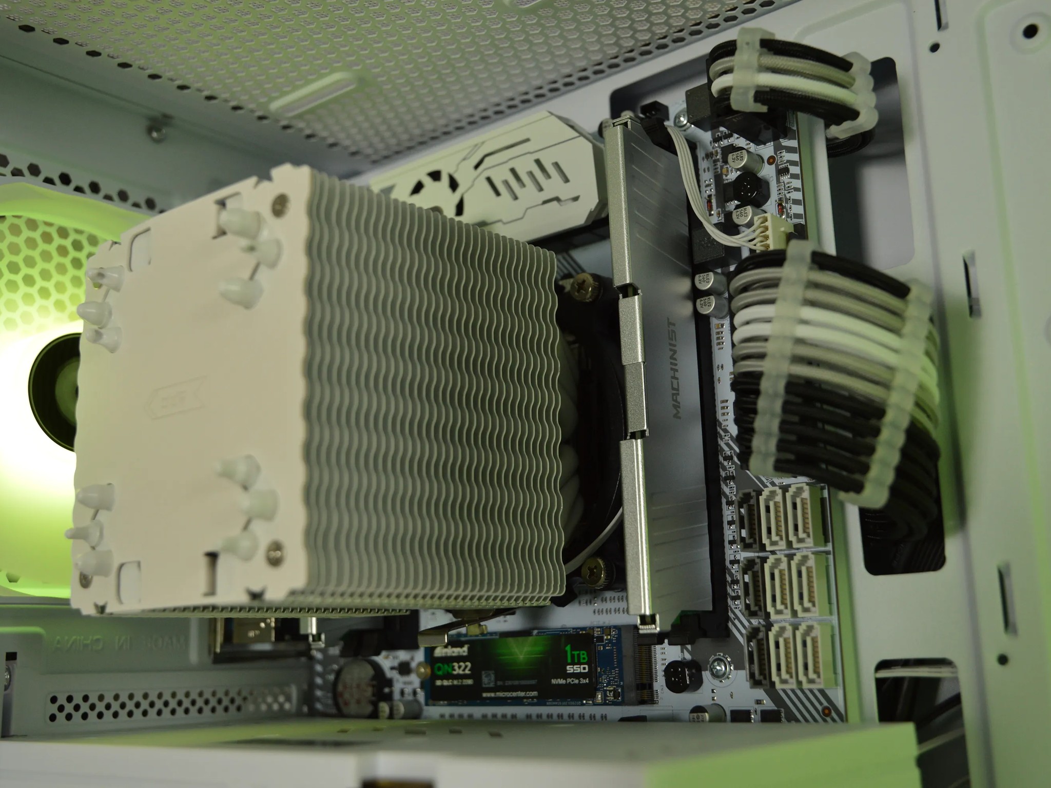🟣❄️| RX 580 8GB | INTEL XEON E5 2670 V3 | 32GB DDR4 RAM | 1TB NVME SSD | Royal Blizzard |