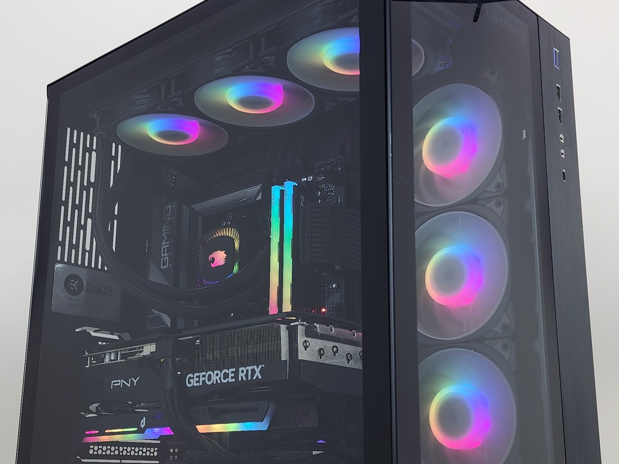 Gaming PC Ryzen 7 9700X 32GB RAM 2TB SSD RTX 5070 Ti 16GB Windows 11 Computer