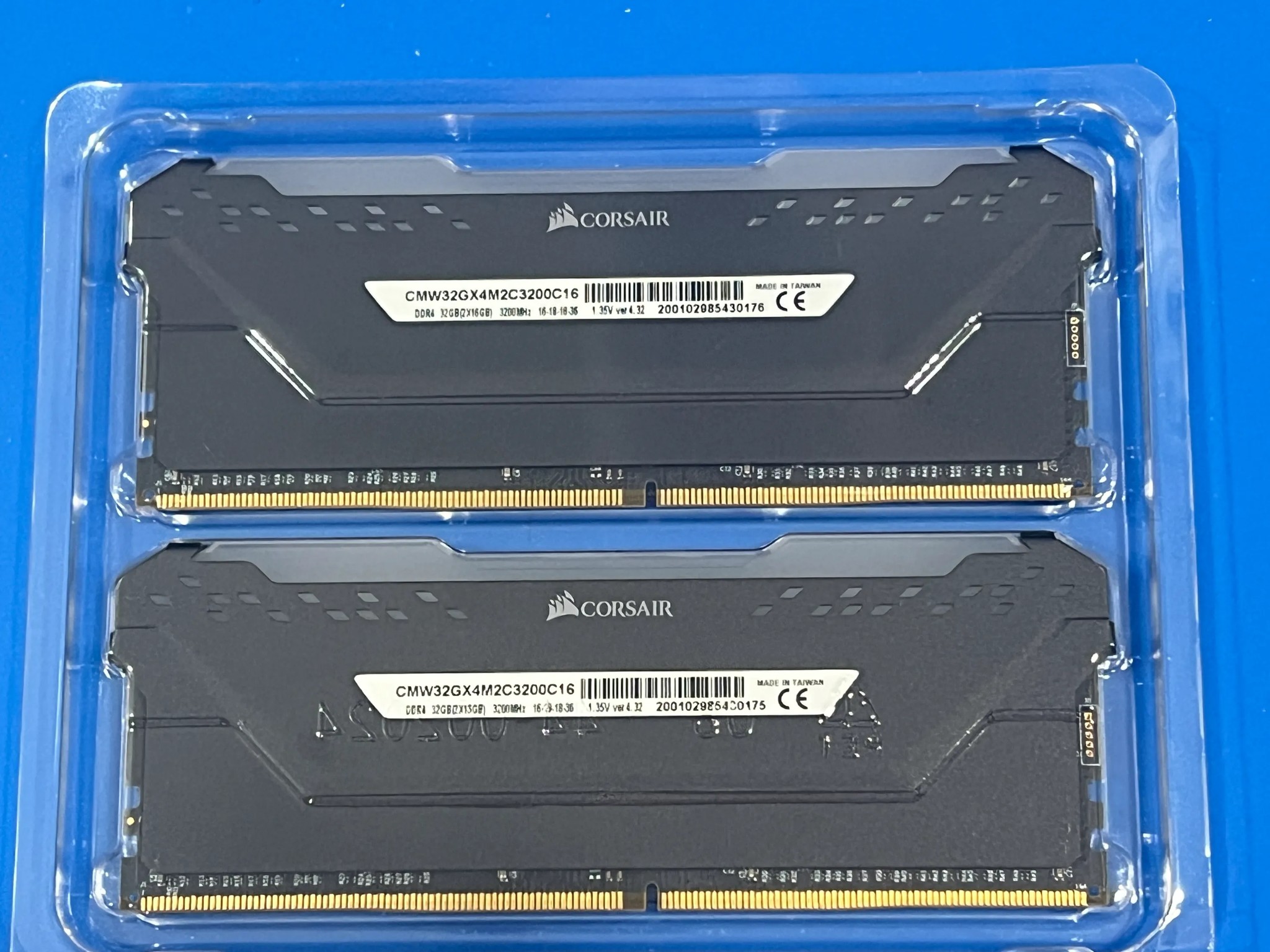 CORSAIR VENGEANCE® RGB PRO 32GB (2 x 16GB) DDR4 DRAM 3200MHz C16 Memory Kit -Black