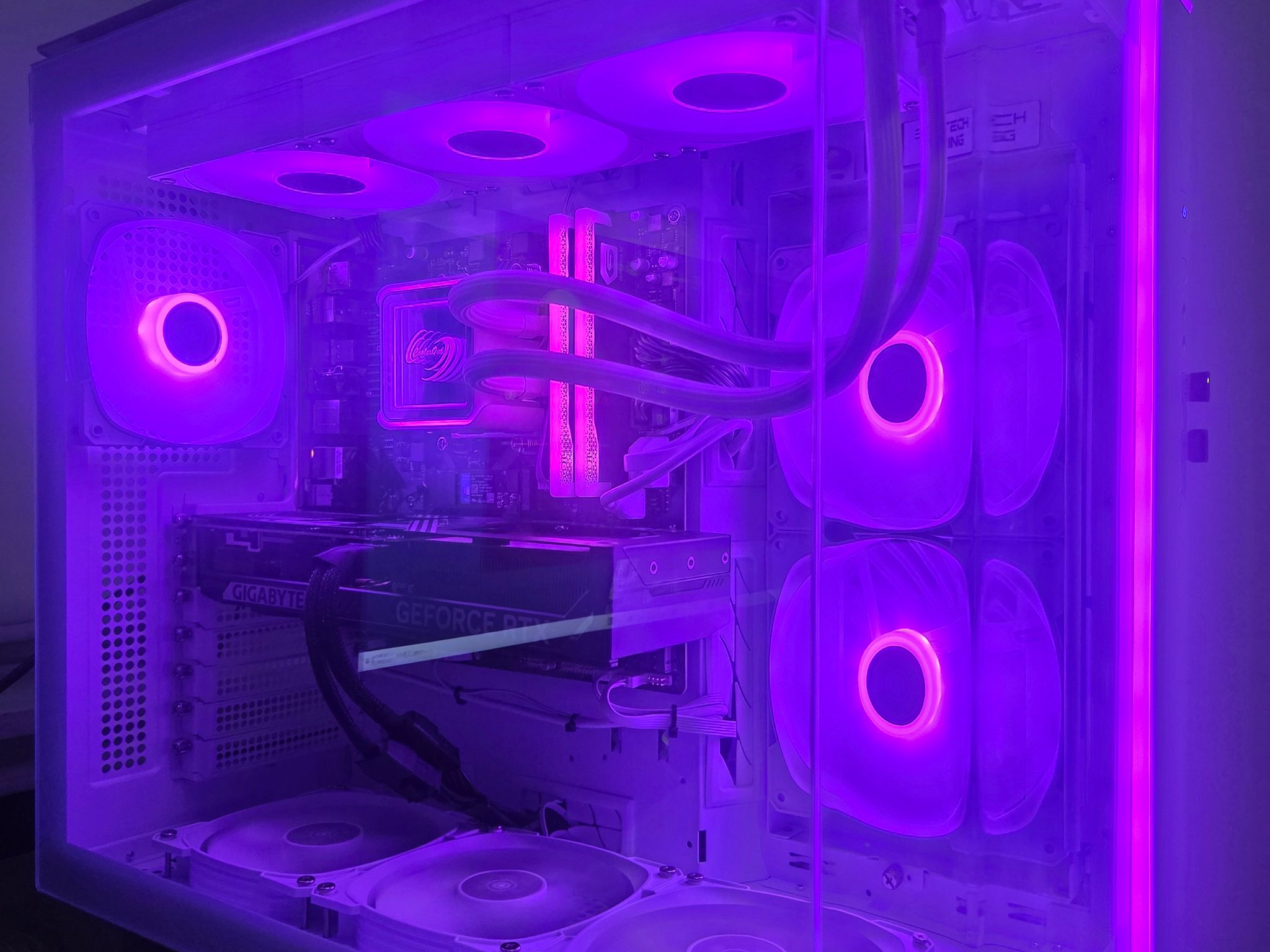 RTX 5070 GAMING PC-| Ryzen 7 9700X | 32GB DDR5 | 2TB NVM